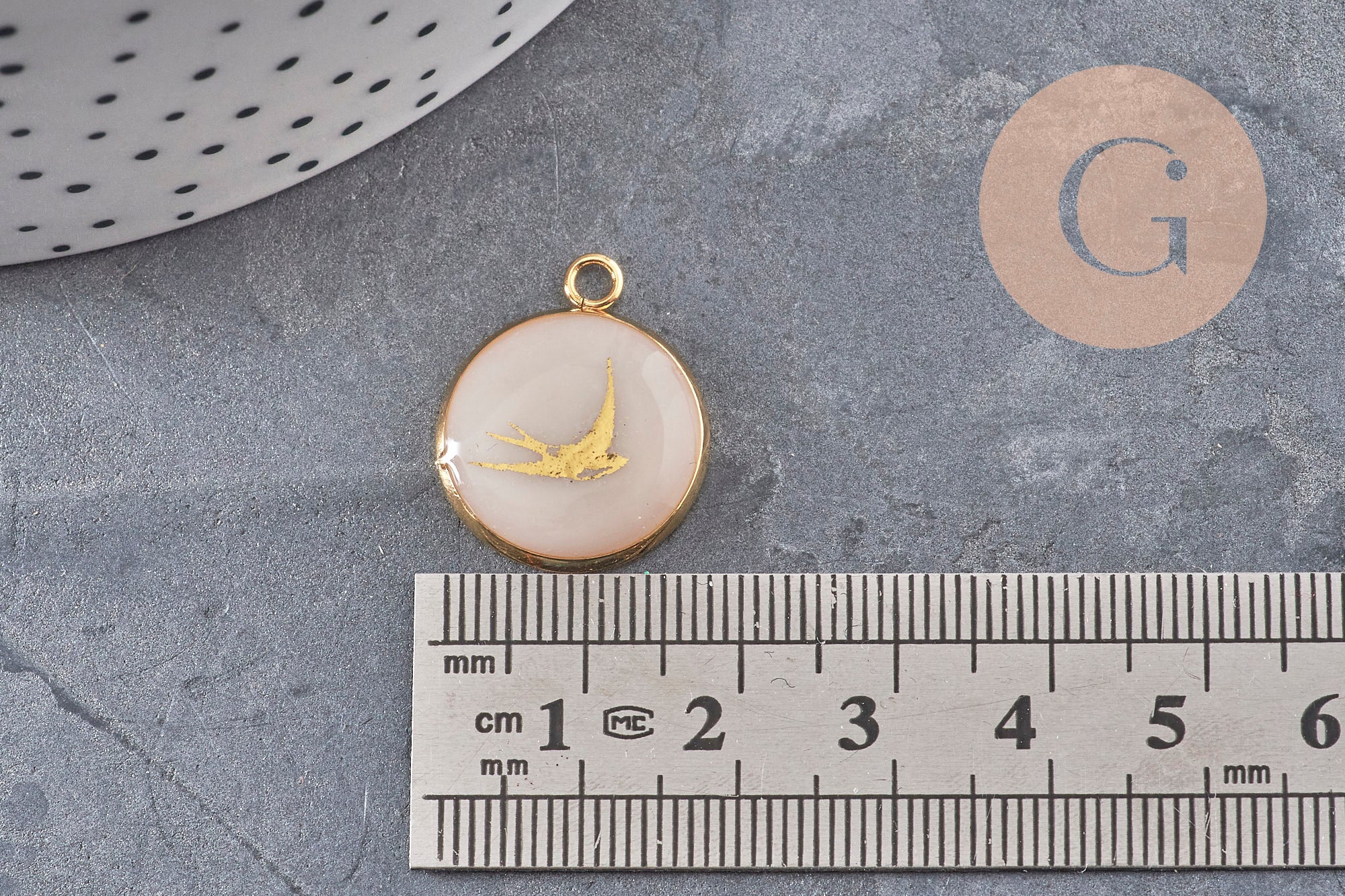 Gingerlily hirondelle pendentif rond acier doré 16mm x1