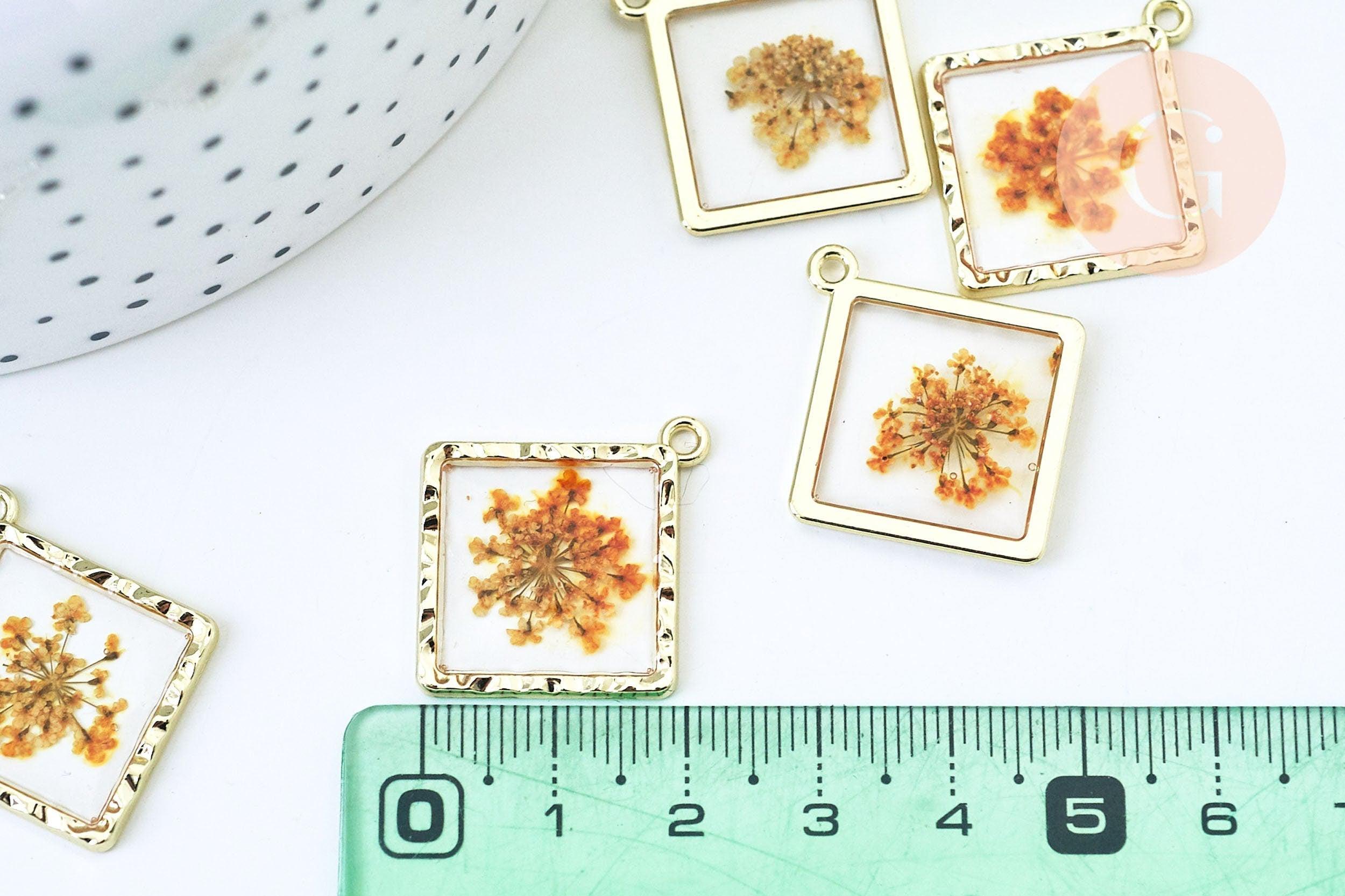 Gingerlily Pendentifs losange résine pâquerette 30mm doré