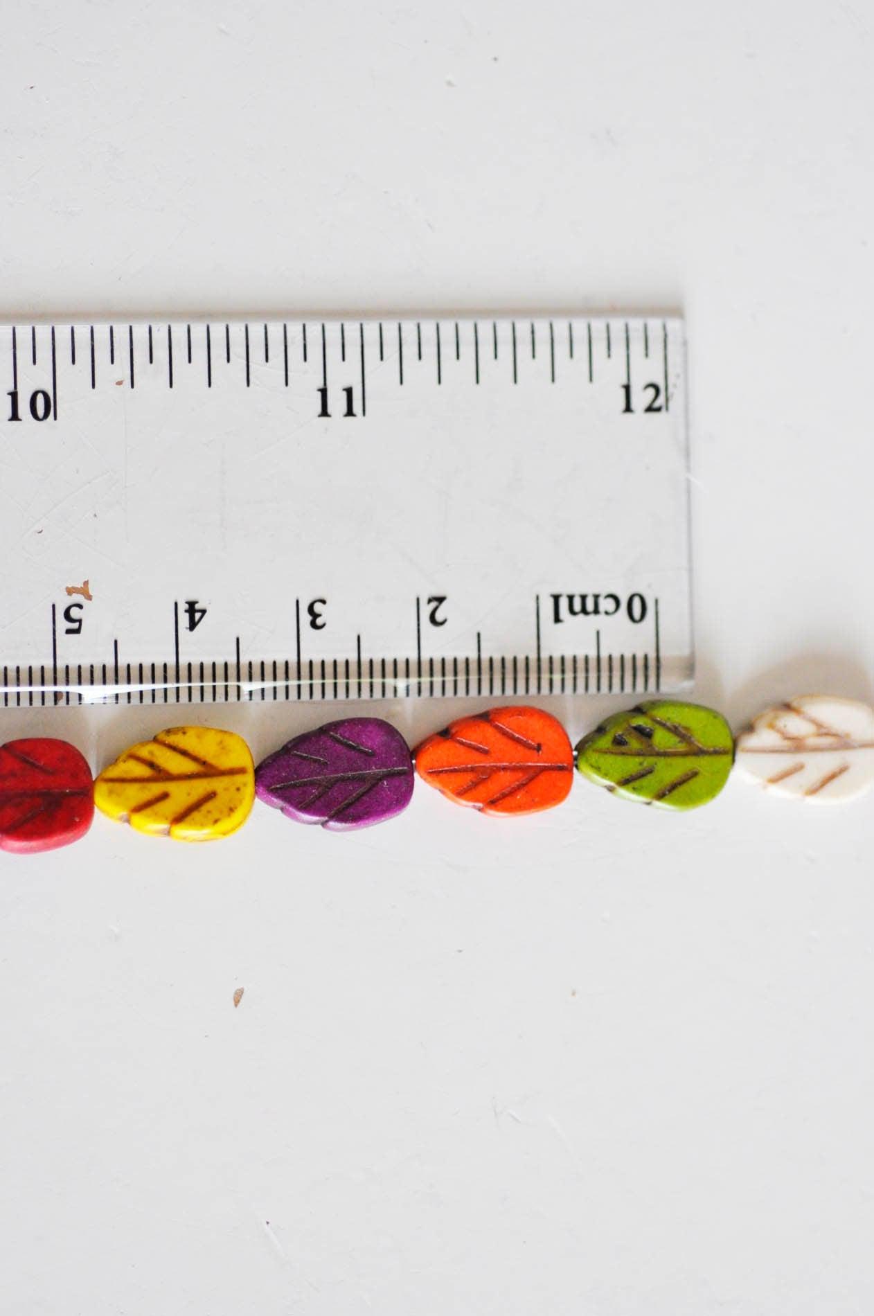 Gingerlily G1147 perles feuilles howlite multicolore 13mm x10