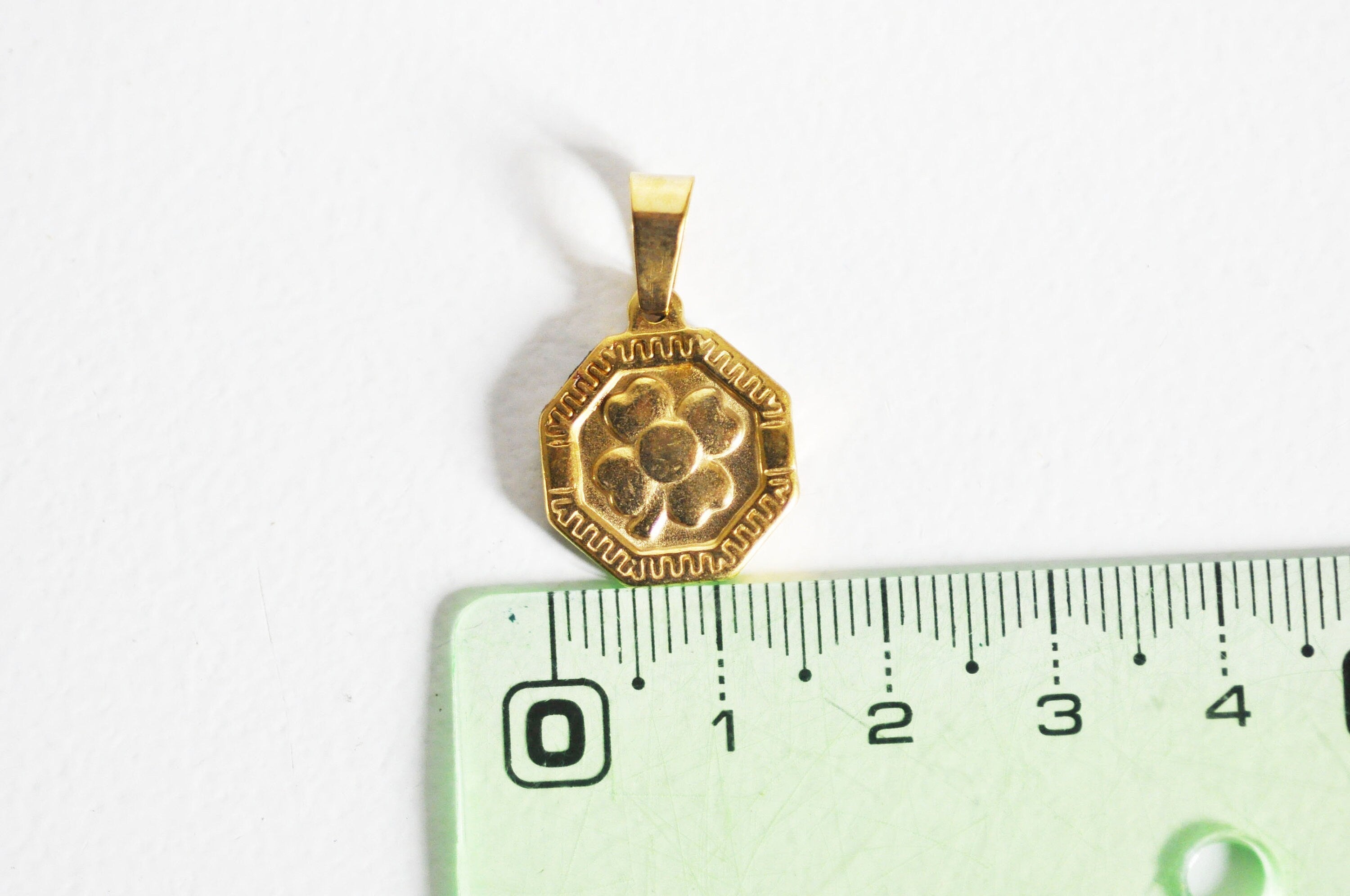 Gingerlily Pendentif médaille trèfle doré 18mm G3061