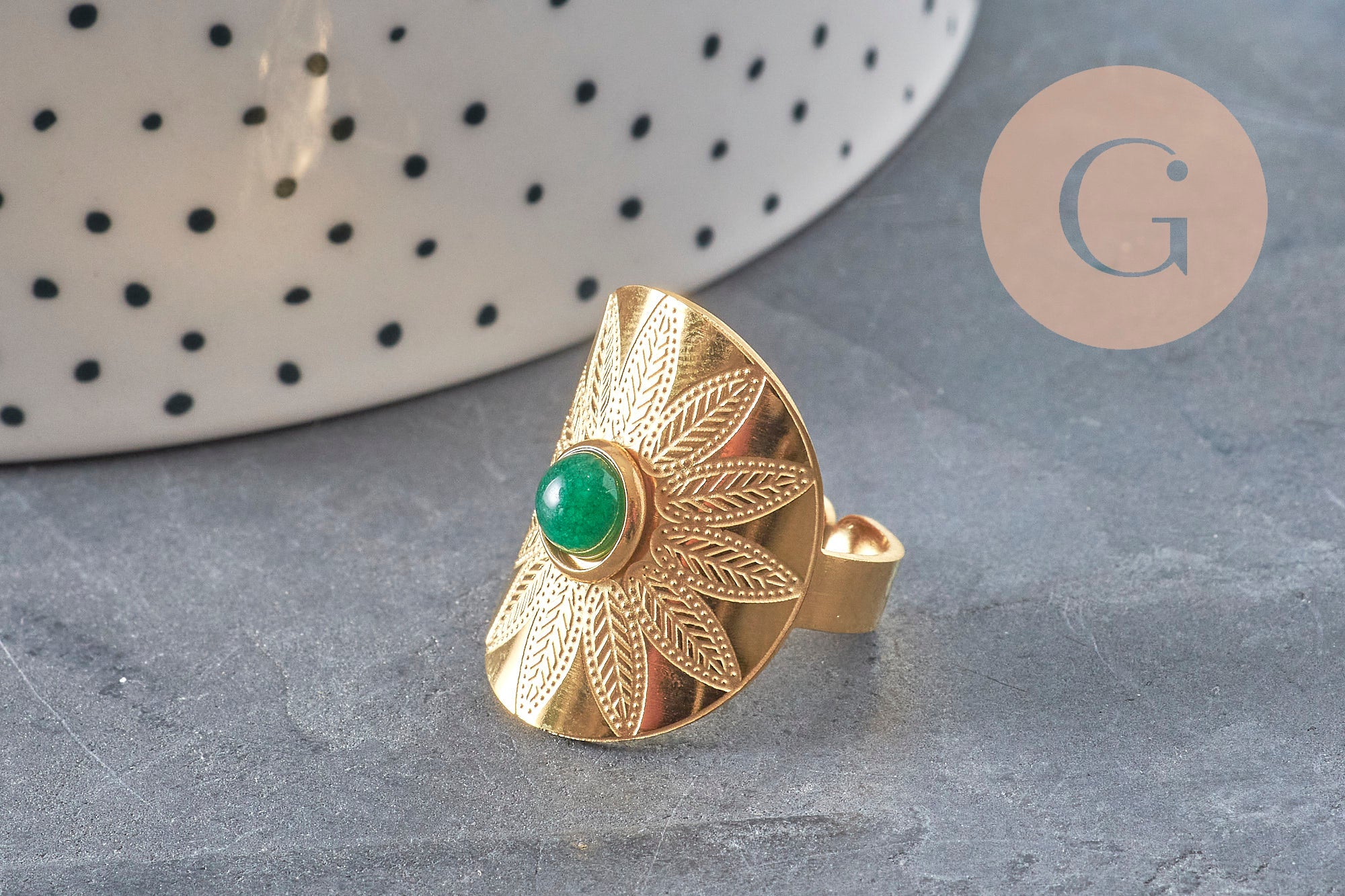 Gingerlily Bague réglable plume acier doré pierre verte 54