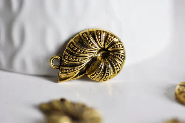 Gingerlily Pendentif coquillage G1302 doré 23mm x5