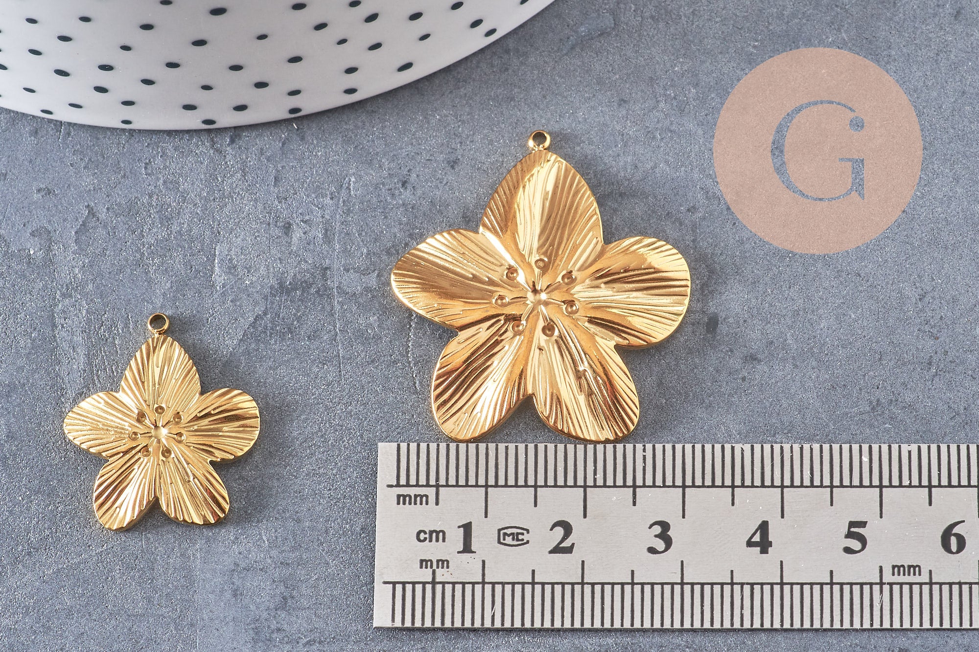 Gingerlily Pendentifs Fleur acier doré PVD 24 mm x1 taille M