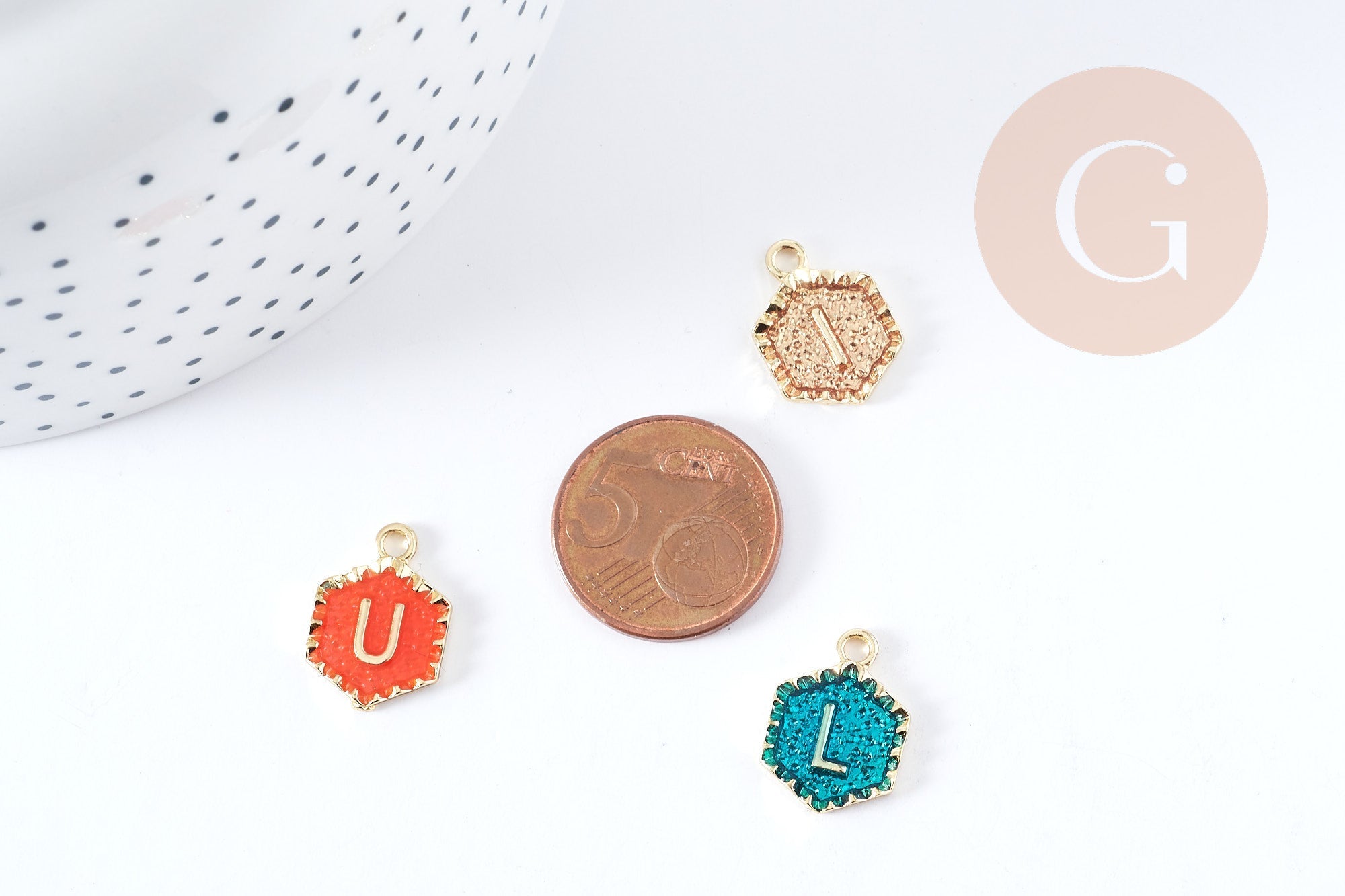 Gingerlily Pendentif hexagone lettre initiale doré x5