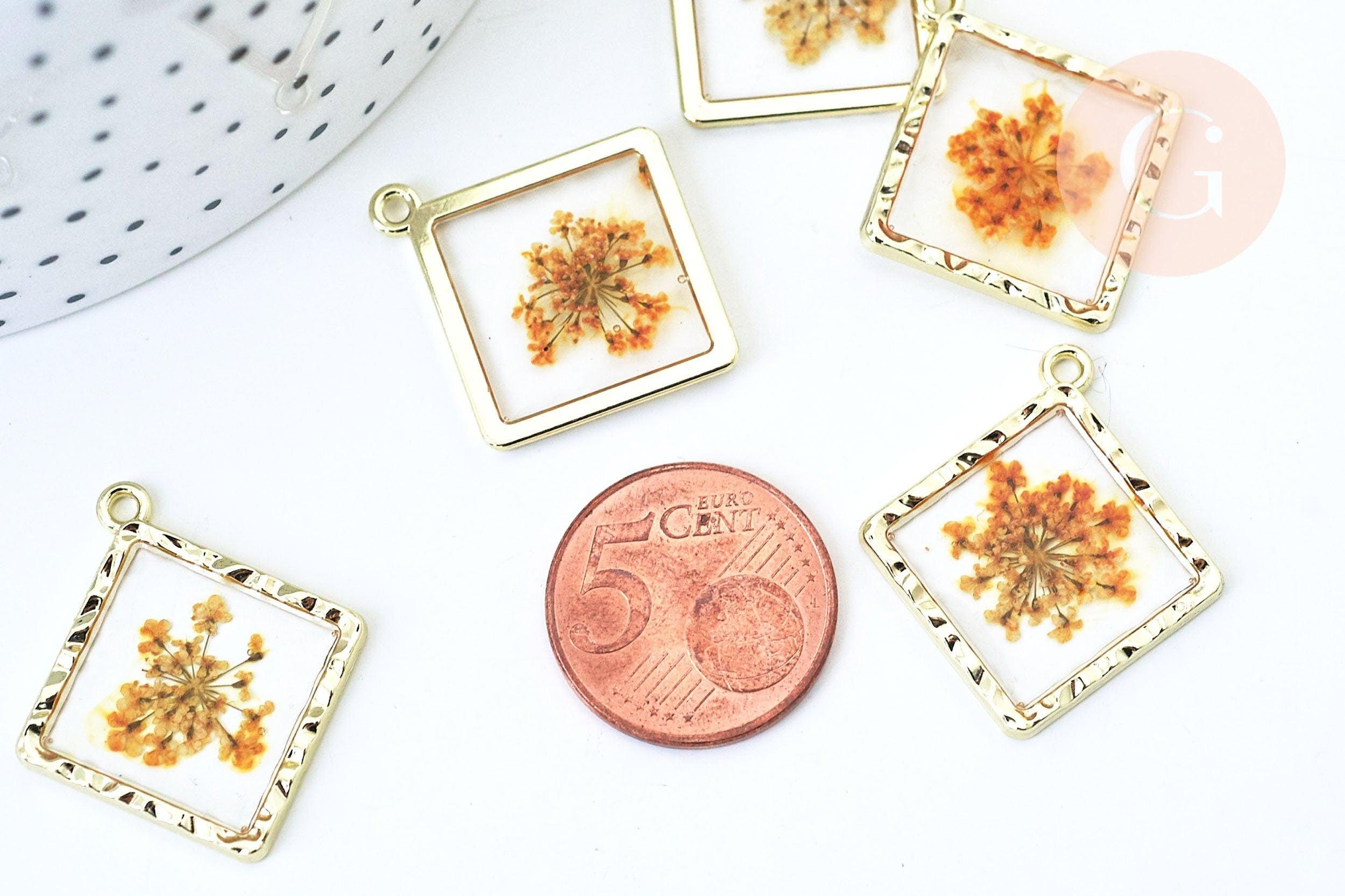 Gingerlily Pendentifs losange résine pâquerette 30mm doré