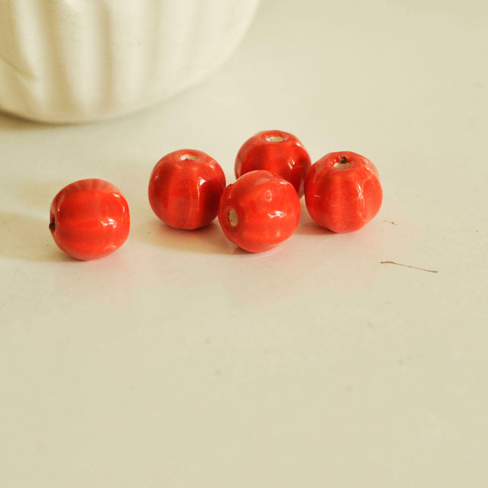 Gingerlily perles G0703 porcelaine rouge 13mm striées x5