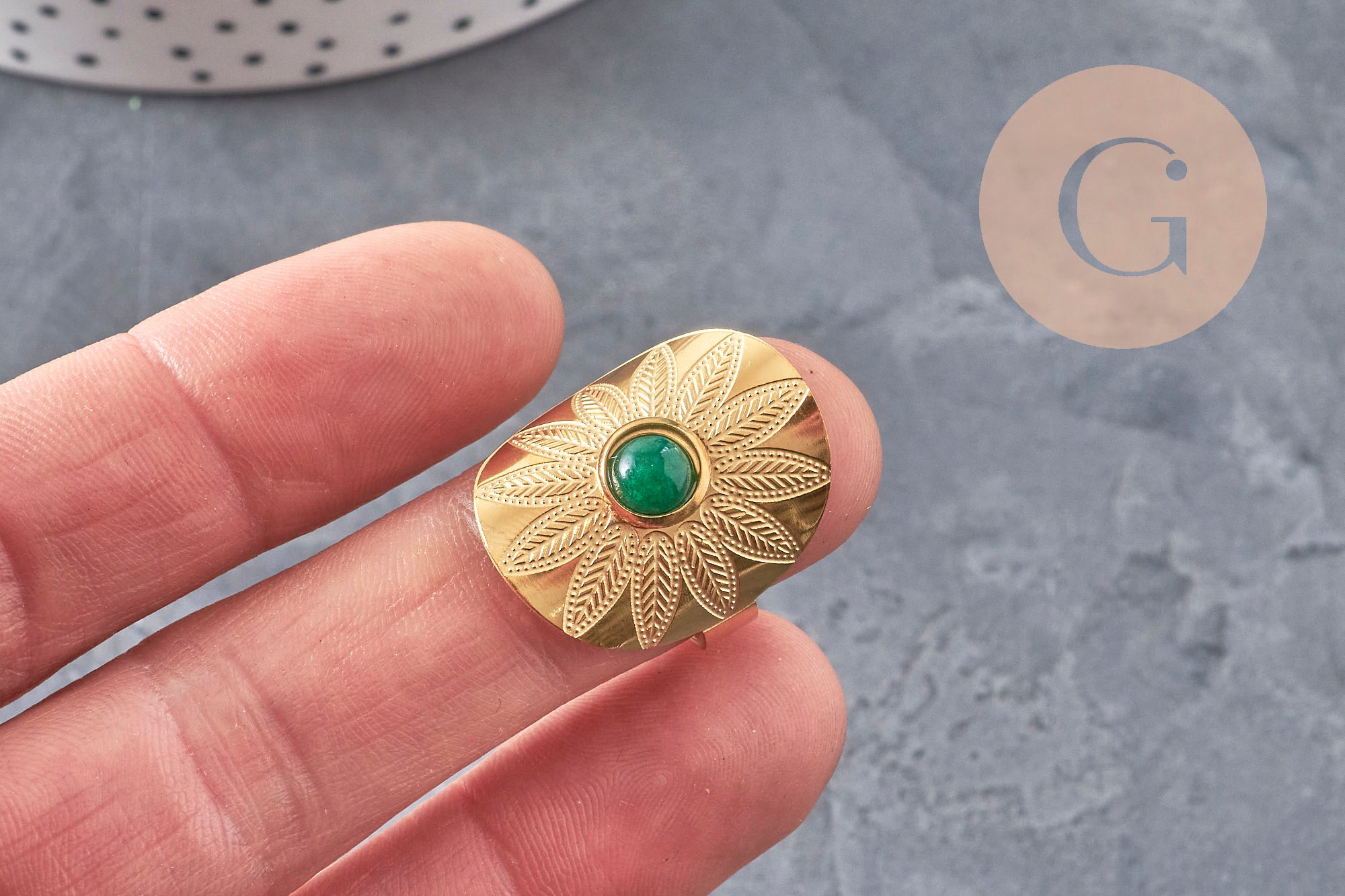 Gingerlily Bague réglable plume acier doré pierre verte 54
