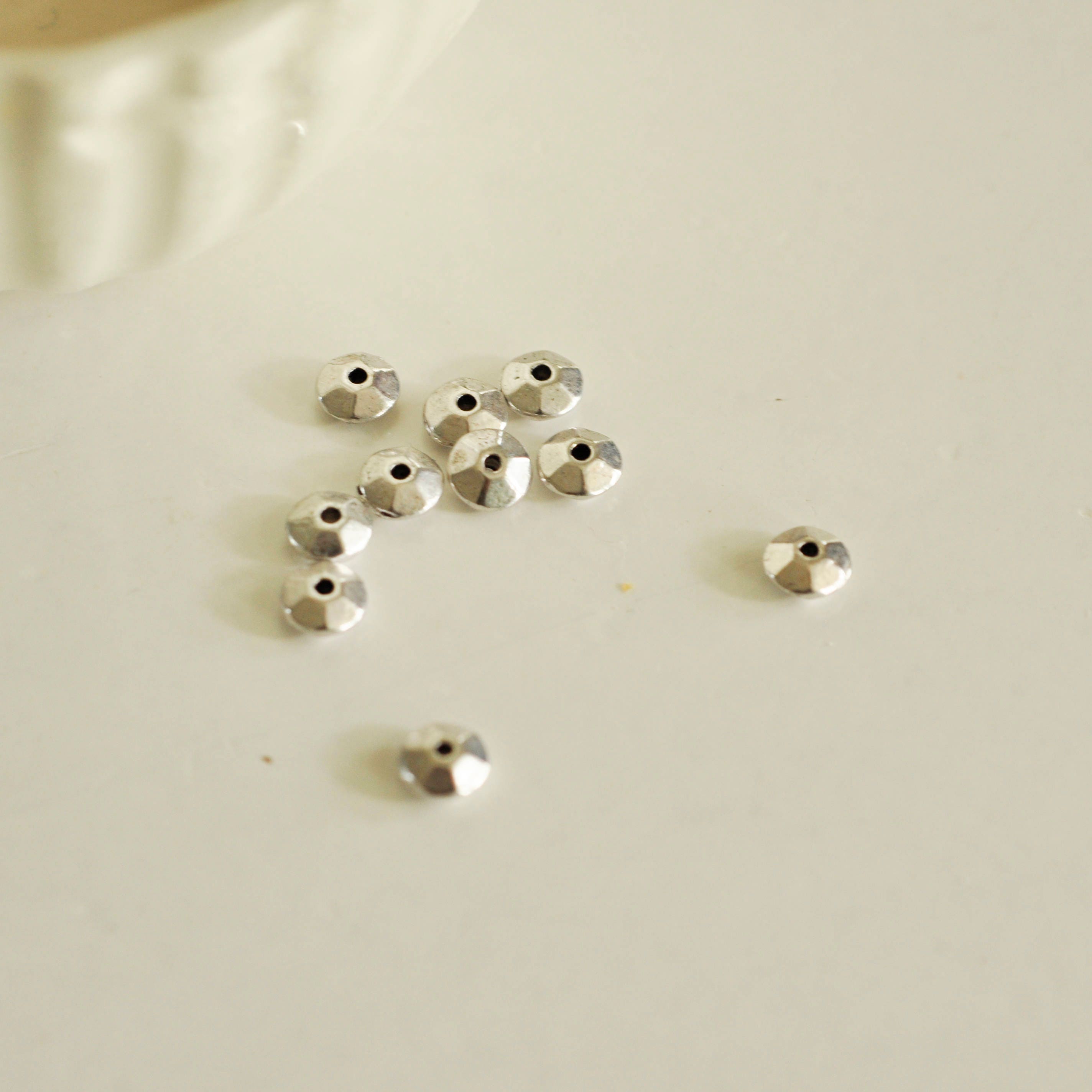 Gingerlily Perles rondelles facettées argent vieilli 6mm x20