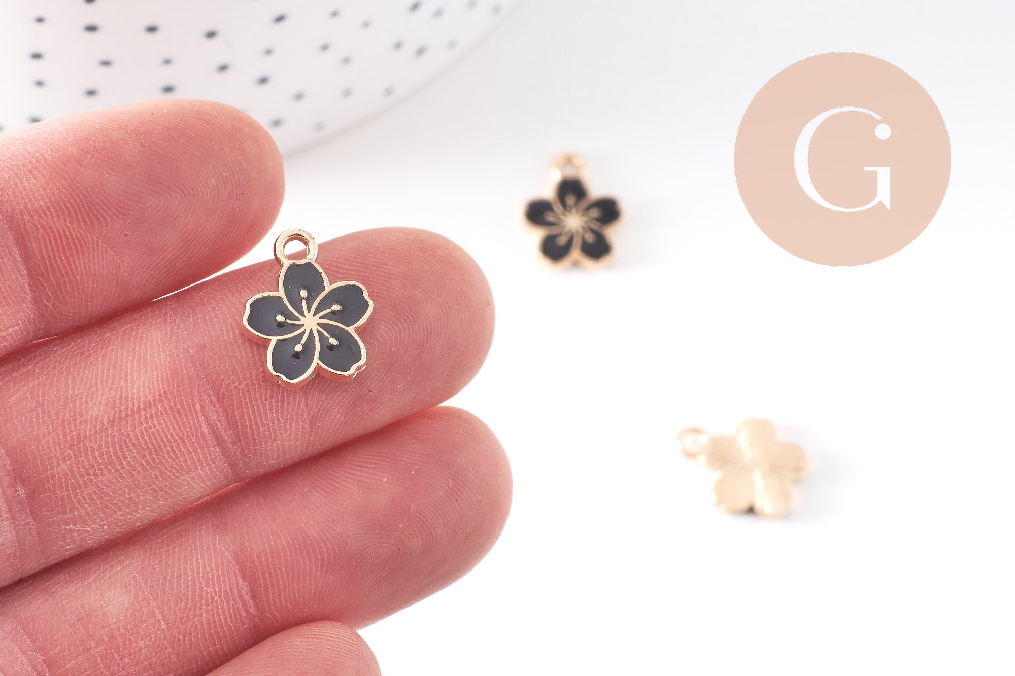 Gingerlily Pendentif fleur G6109 zamac doré émail noir lot 5
