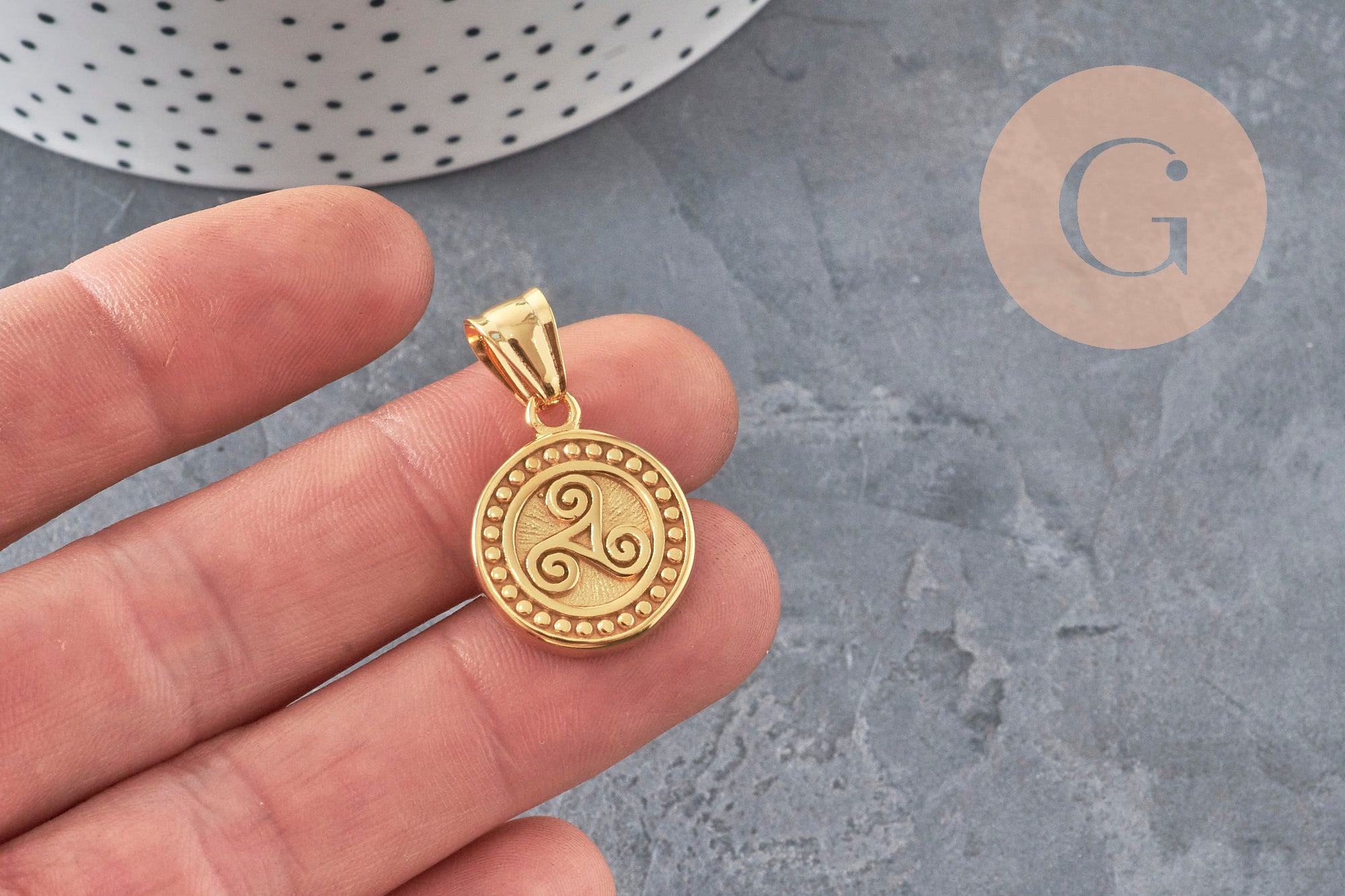 Gingerlily Pendentifs pour bijoux DIY médaille triskel G11359 doré 22,5mm