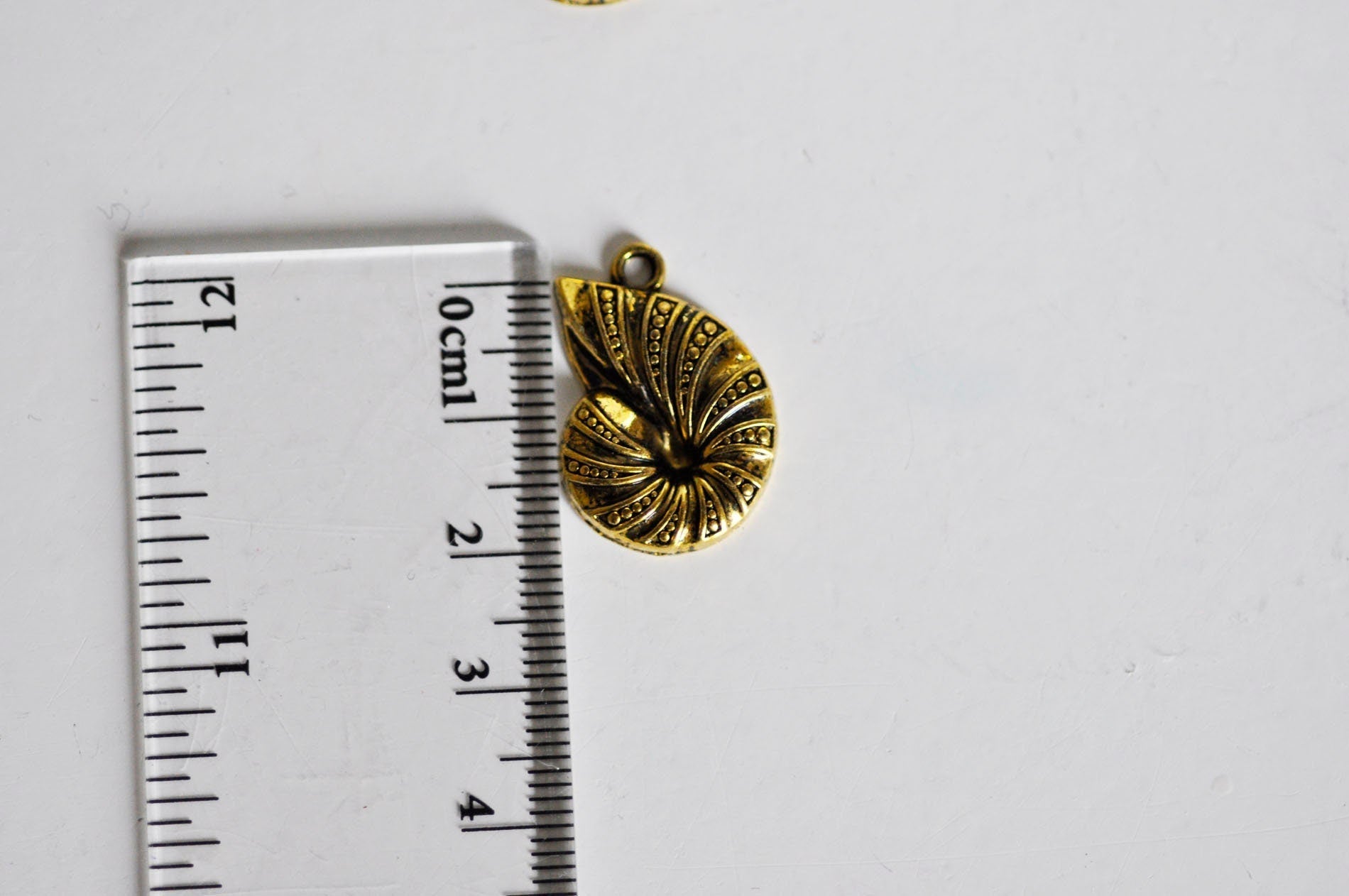 Gingerlily Pendentif coquillage G1302 doré 23mm x5