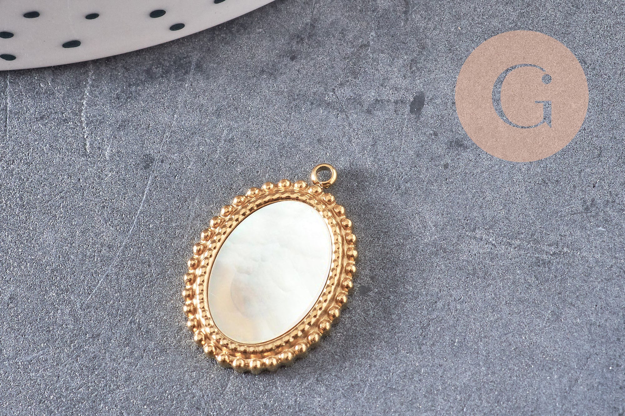Gingerlily Pendentif médaille ovale nacre acier doré 21mm G10752