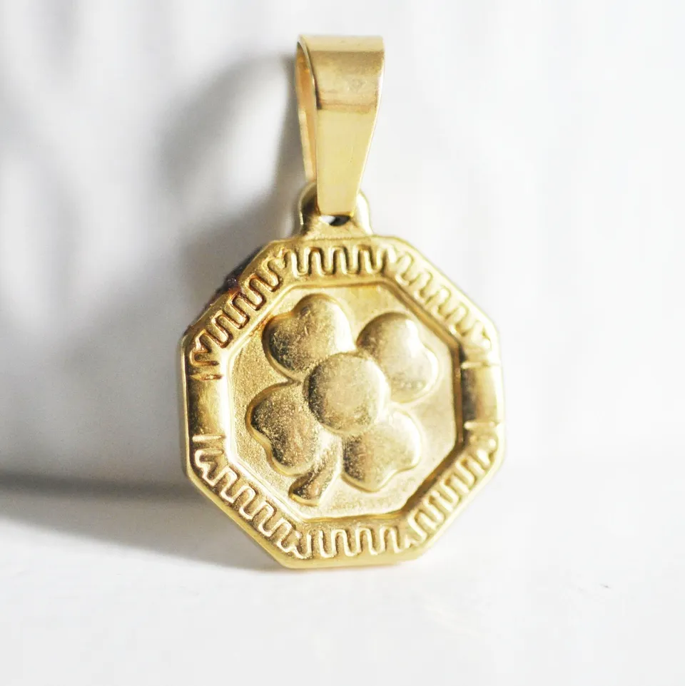 Gingerlily Pendentif médaille trèfle doré 18mm G3061
