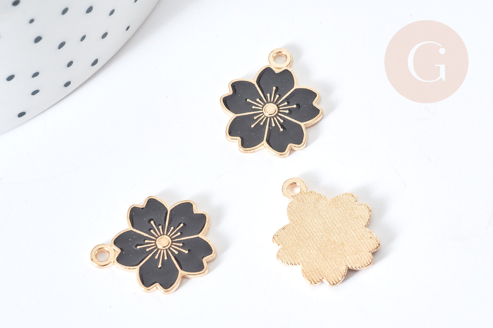 Gingerlily Pendentif fleur zamac doré émail noir 20mm x10 G8090