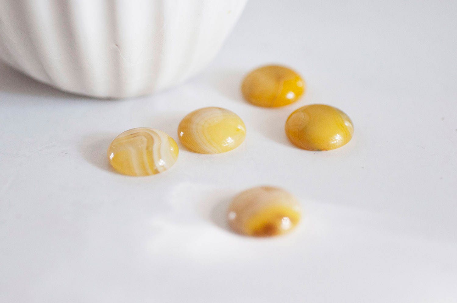 Gingerlily Agate cabochon rond jaune 14mm unité