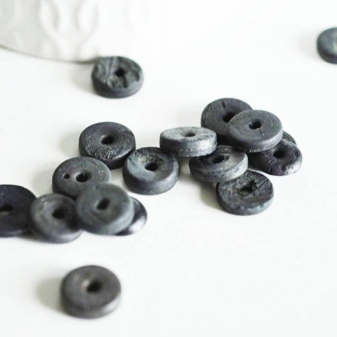 Gingerlily perles disque coco noir 12mm les 50