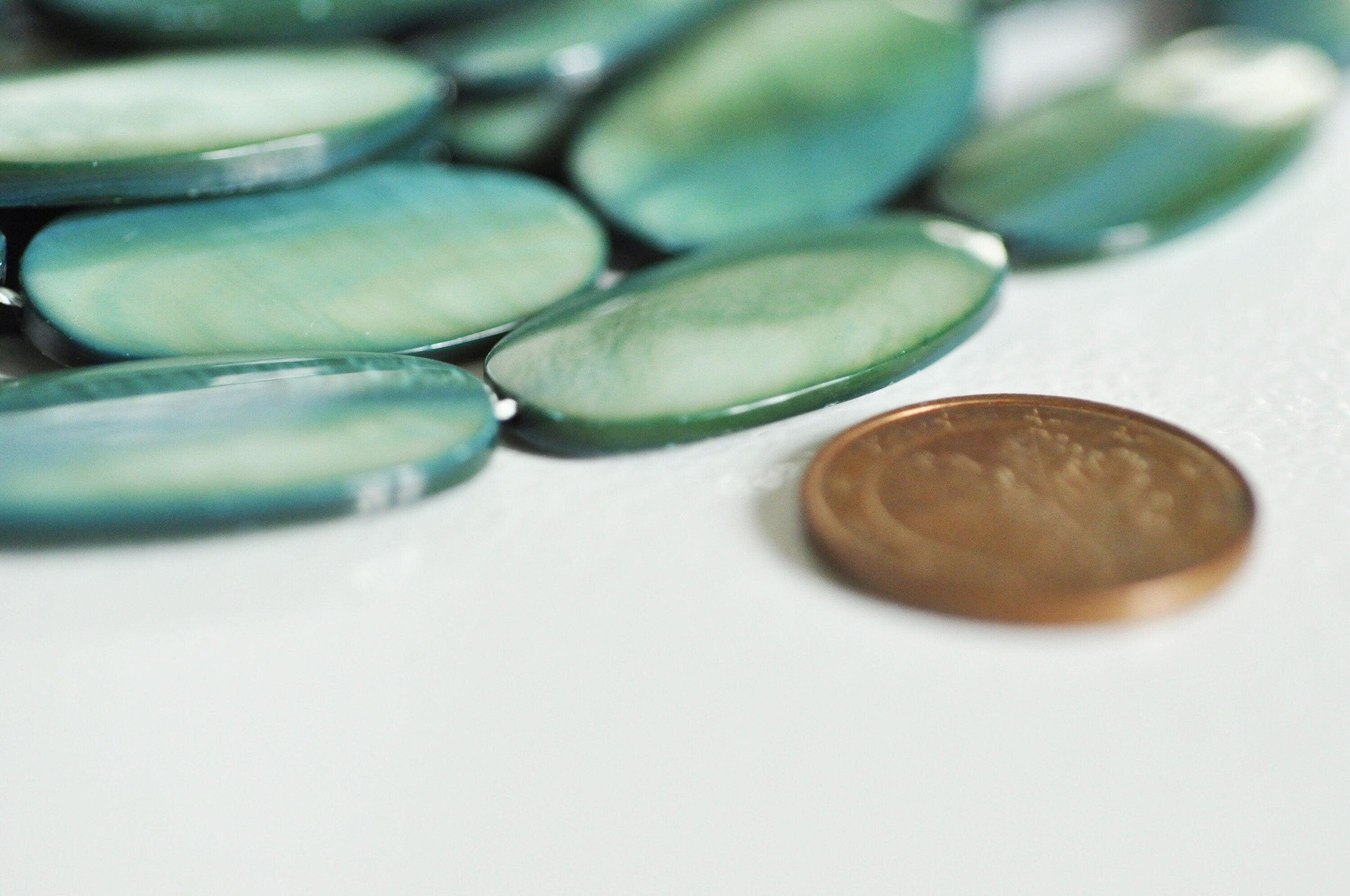 Gingerlily Perles nacre verte ovale 30 mm fil de 13