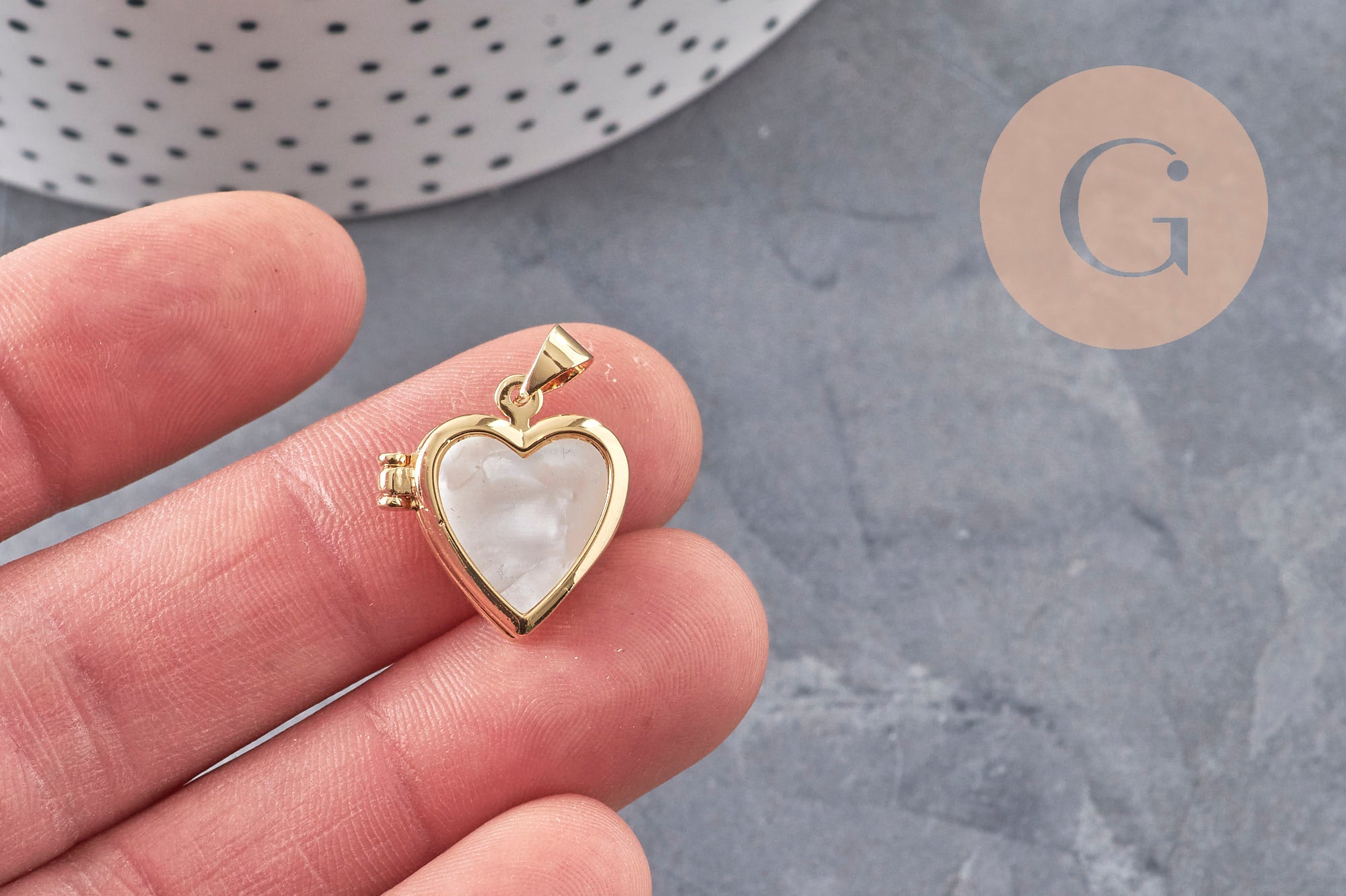 Gingerlily Pendentif locket rond doré 18K coeur nacre 18,5mm
