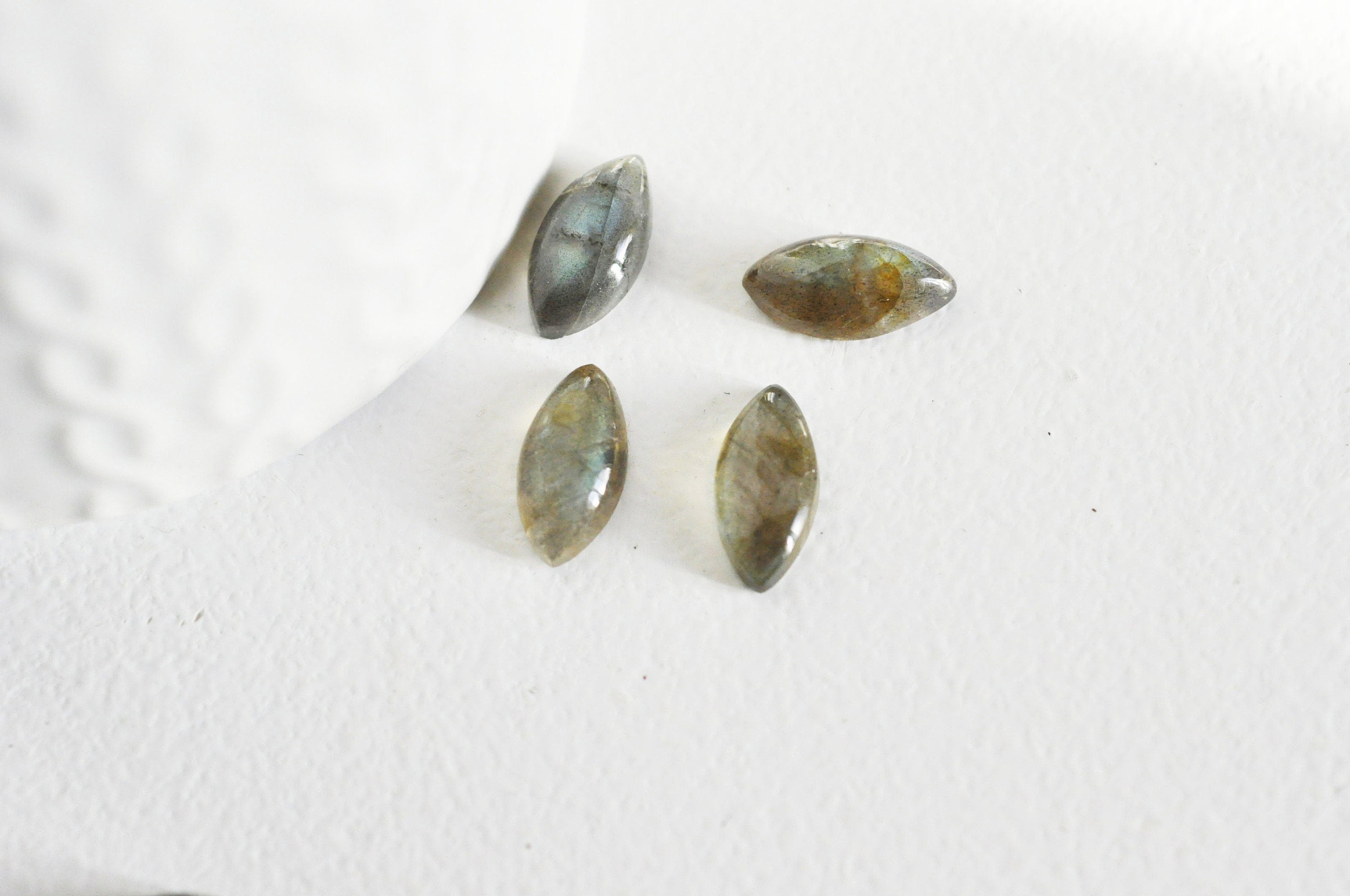 Gingerlily Cabochons G3042 cabochon labradorite navette 14x7mm