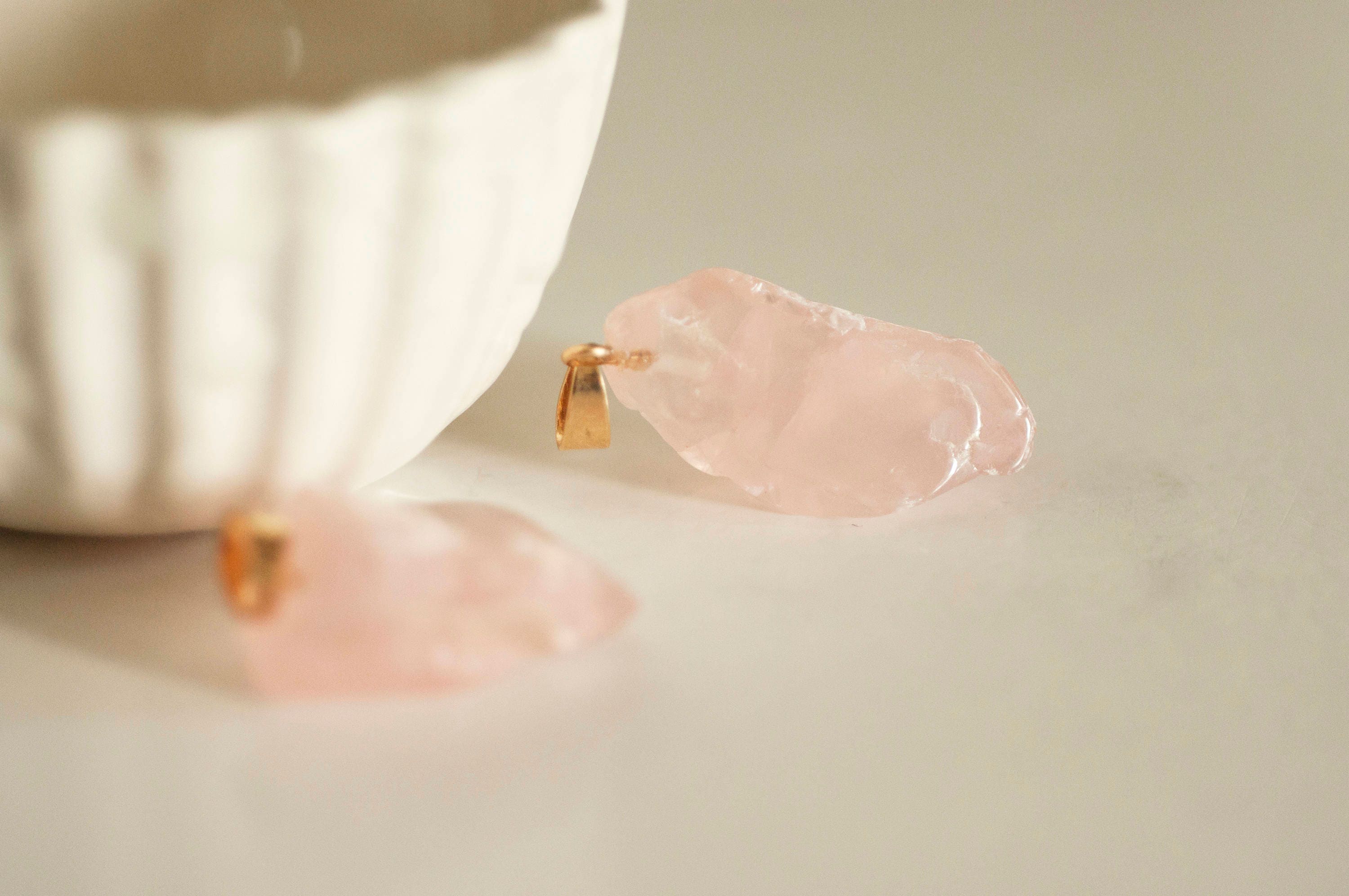 Gingerlily Pendentifs quartz rose brut doré pointe à l’unité