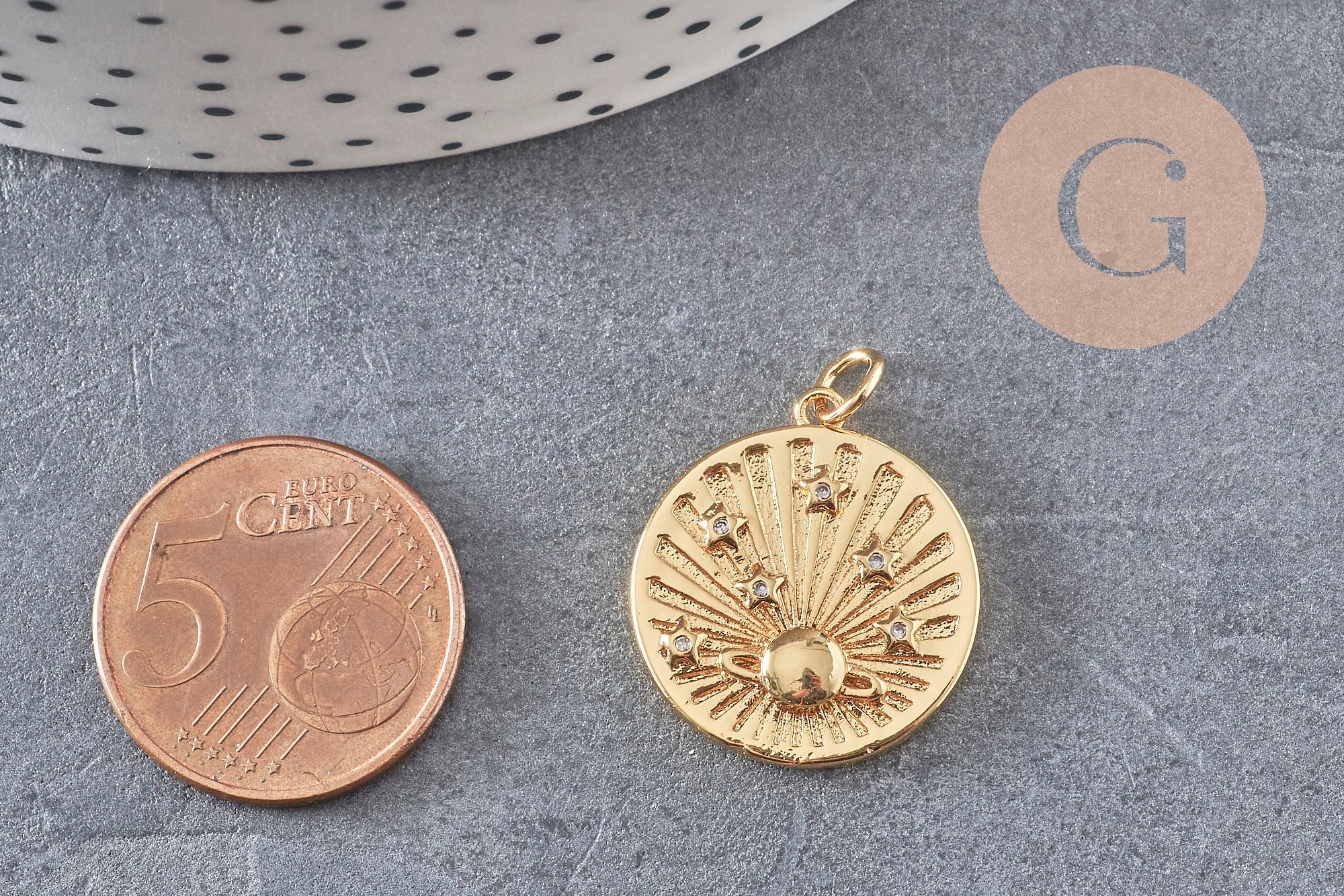 Gingerlily G6075 pendentif médaille planète laiton doré zircons 23,5mm
