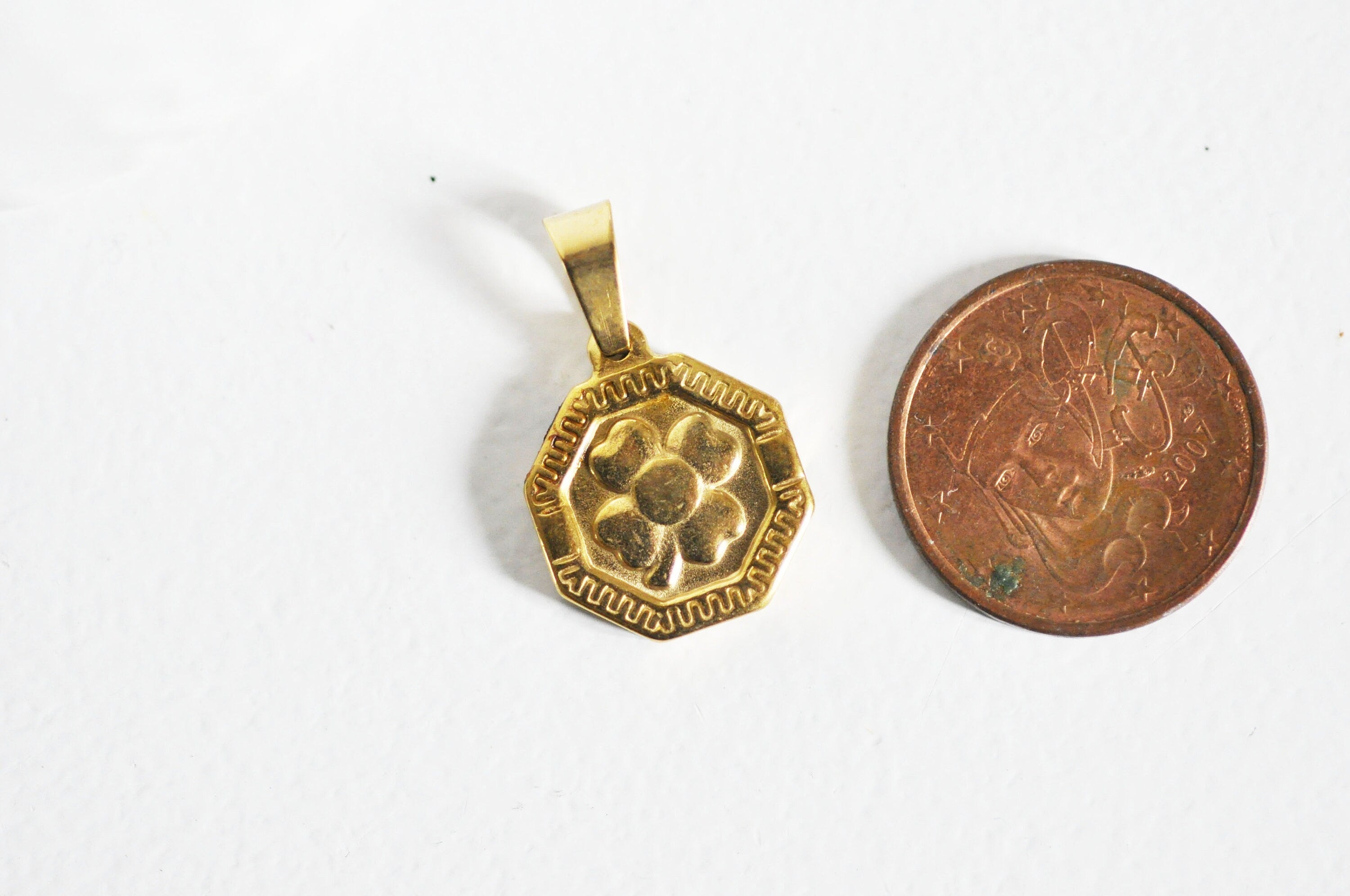 Gingerlily Pendentif médaille trèfle doré 18mm G3061