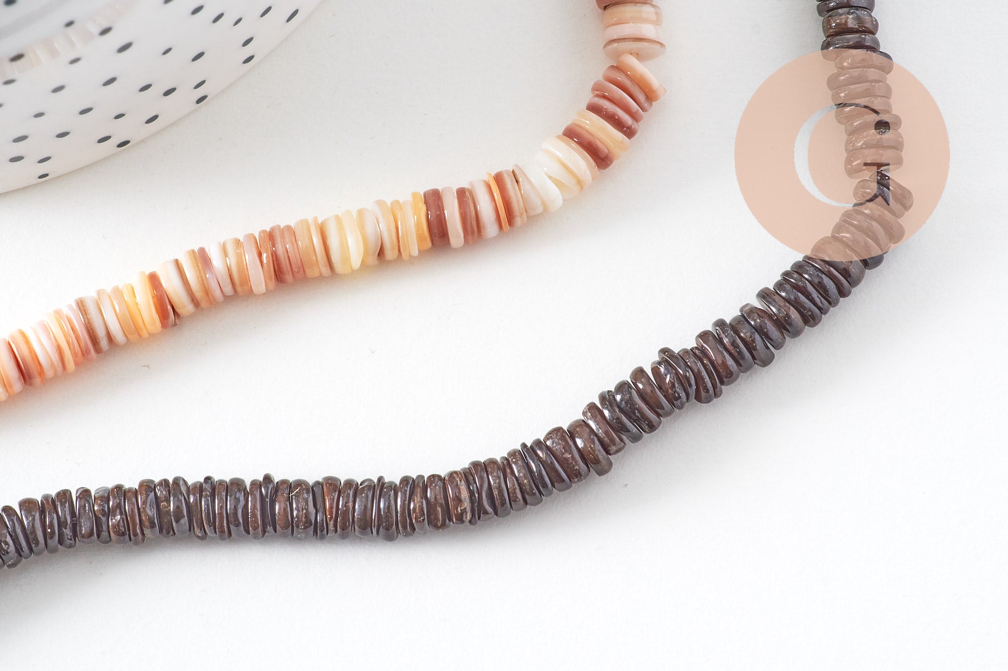 Gingerlily Perles heishi coquillage marron 6mm fil 41cm