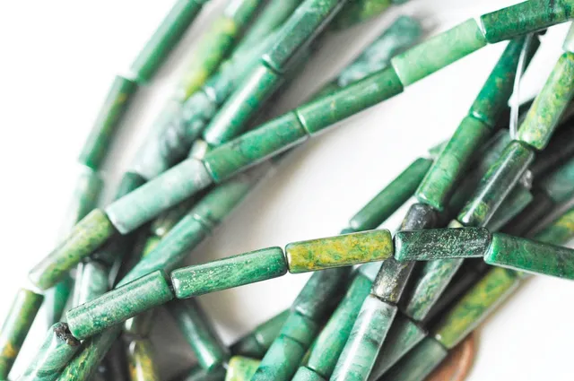 Gingerlily Jade africain 13 mm perle tube vert fil 40 cm