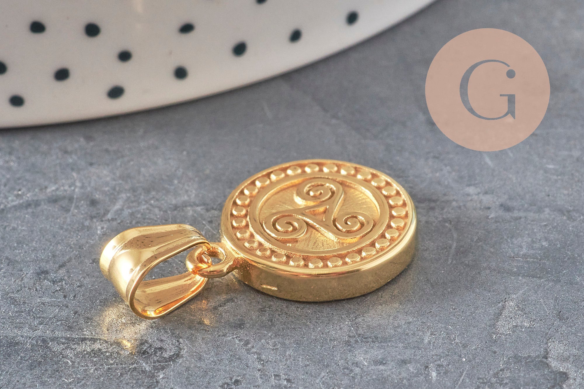 Gingerlily Pendentifs pour bijoux DIY médaille triskel G11359 doré 22,5mm