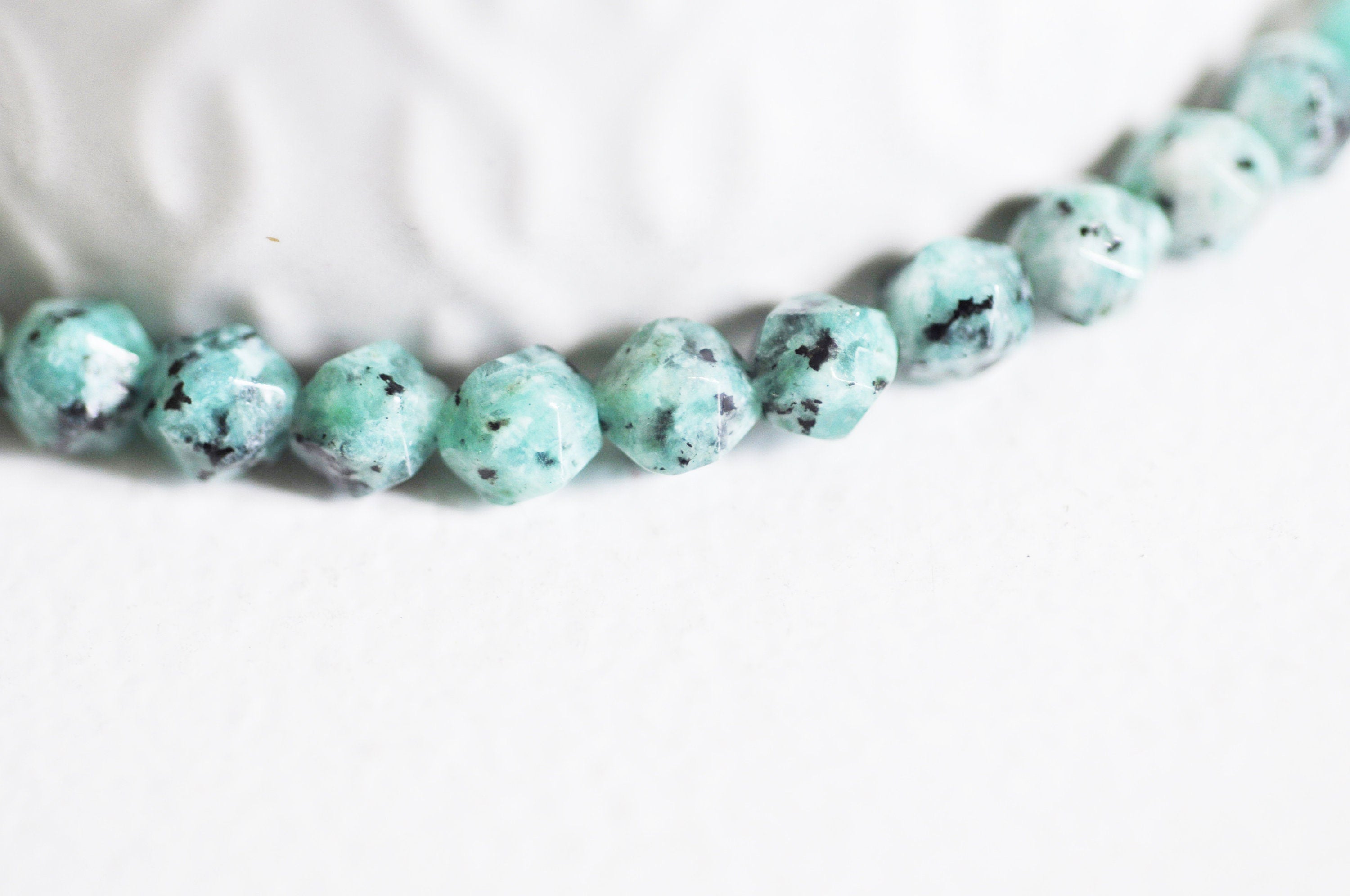 Gingerlily Perles jaspe sésame facettes 6mm fil 60 perles