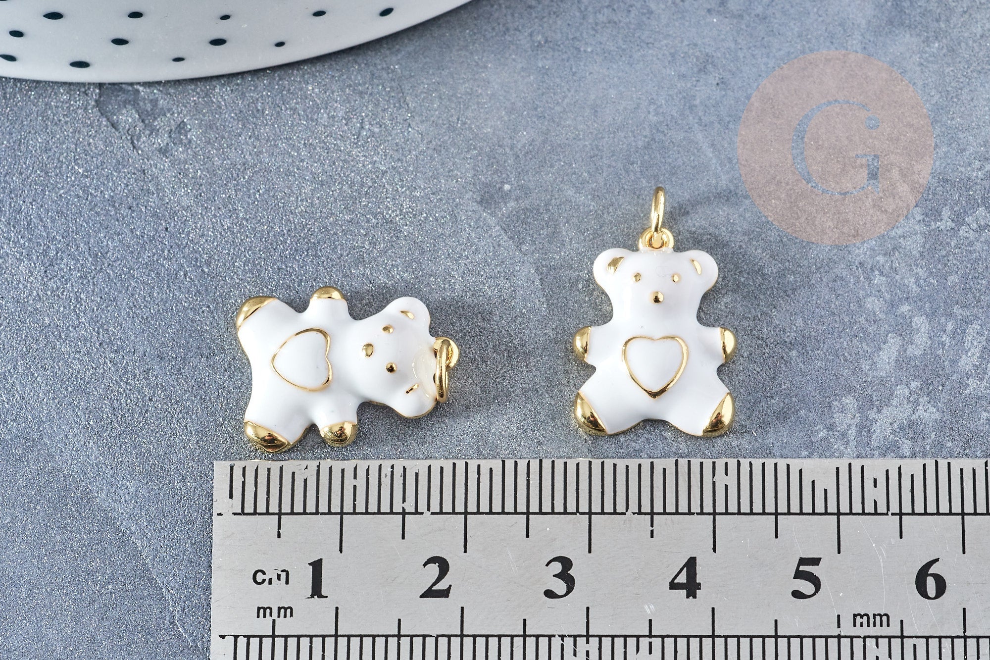 Gingerlily Pendentif ourson doré résine blanche 18mm x1
