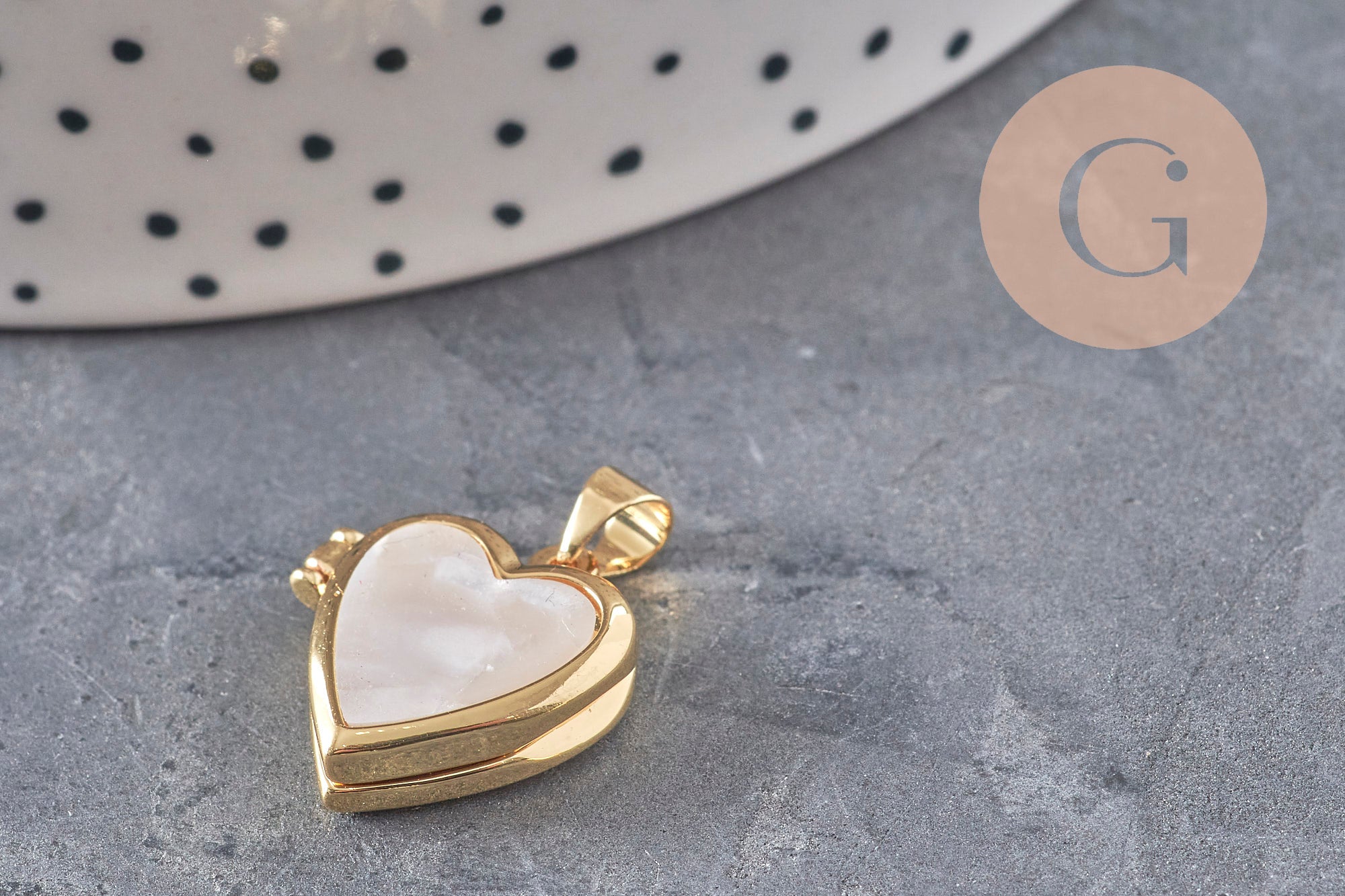 Gingerlily Pendentif locket rond doré 18K coeur nacre 18,5mm