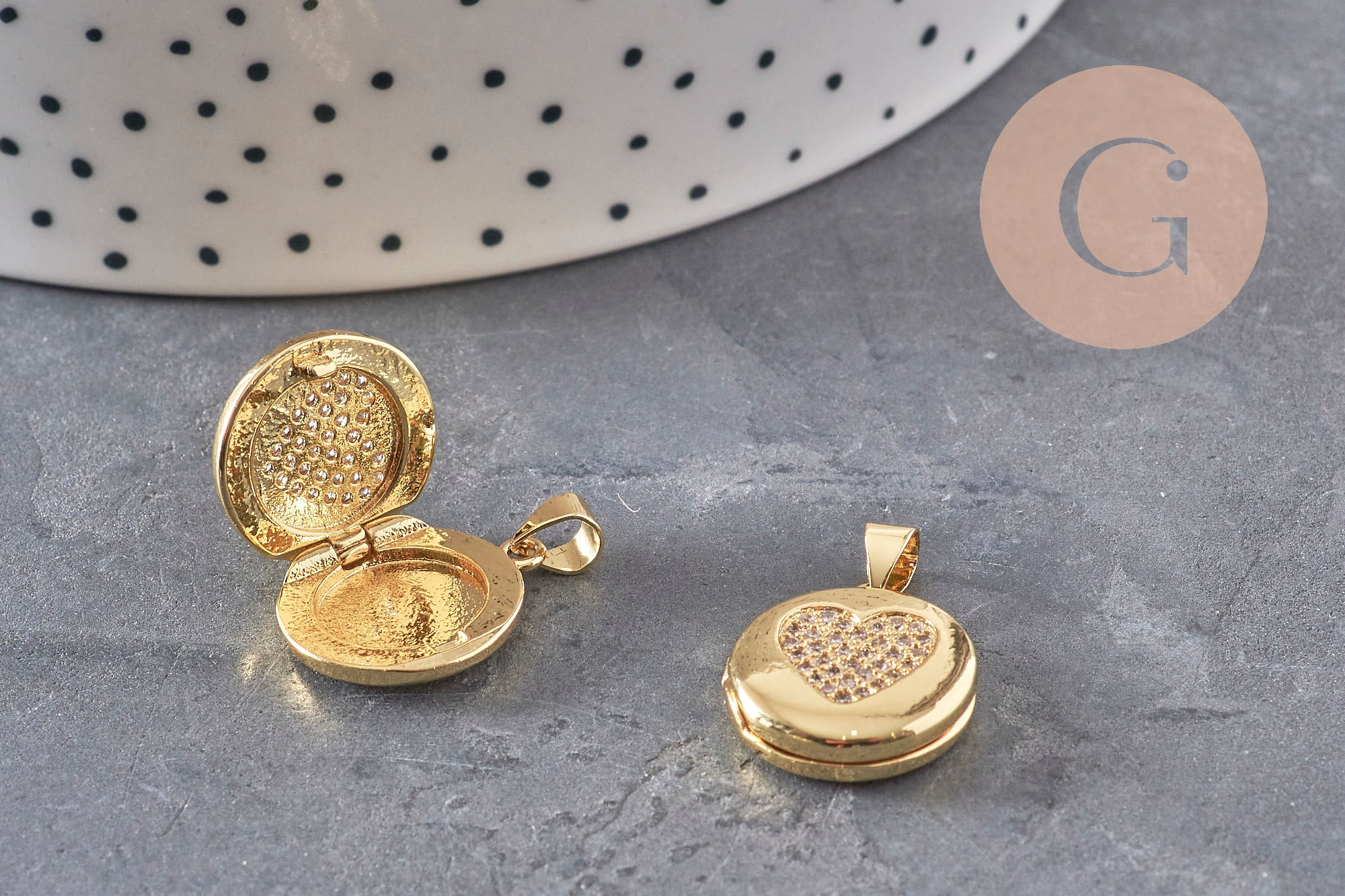 Gingerlily Pendentifs G11137 locket rond doré coeur zircons 23mm x1