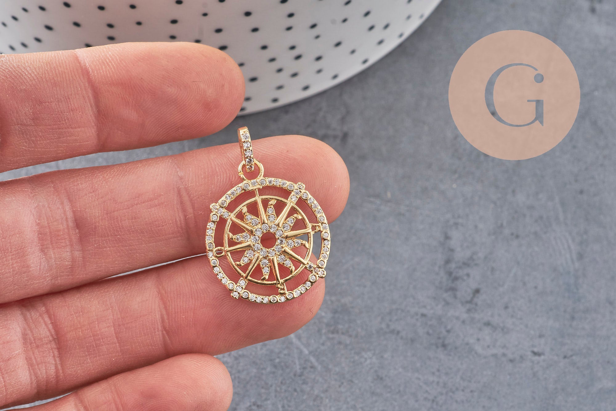 Gingerlily Pendentif médaille soleil boussole doré 21mm G3552