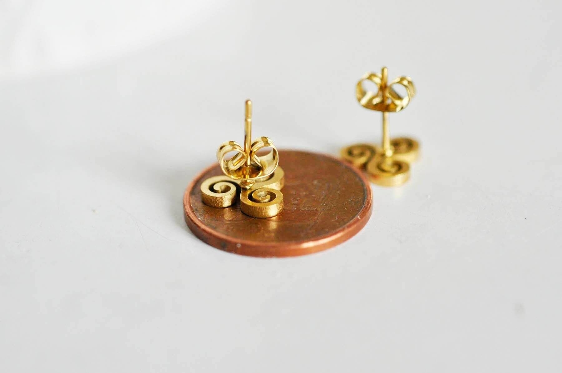 Gingerlily triskel G1719 boucles puces doré 9mm la paire sans nickel