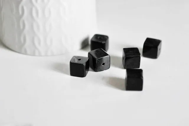 Gingerlily Perles carrées verre tchèque noir 11mm lot 5 G2196