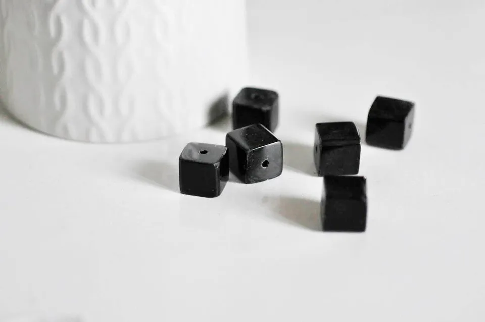 Gingerlily Perles carrées verre tchèque noir 11mm lot 5 G2196