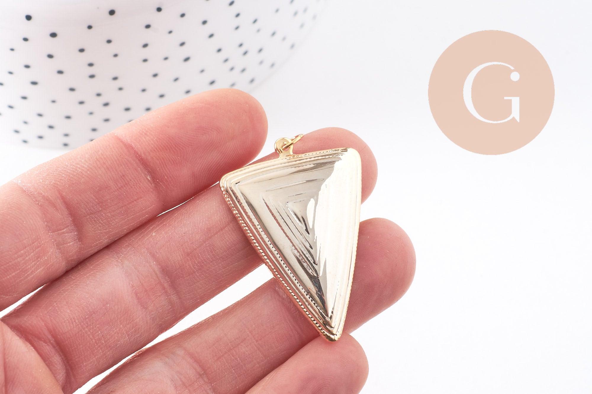 Gingerlily Pendentif triangle laiton doré 16K texturé x1