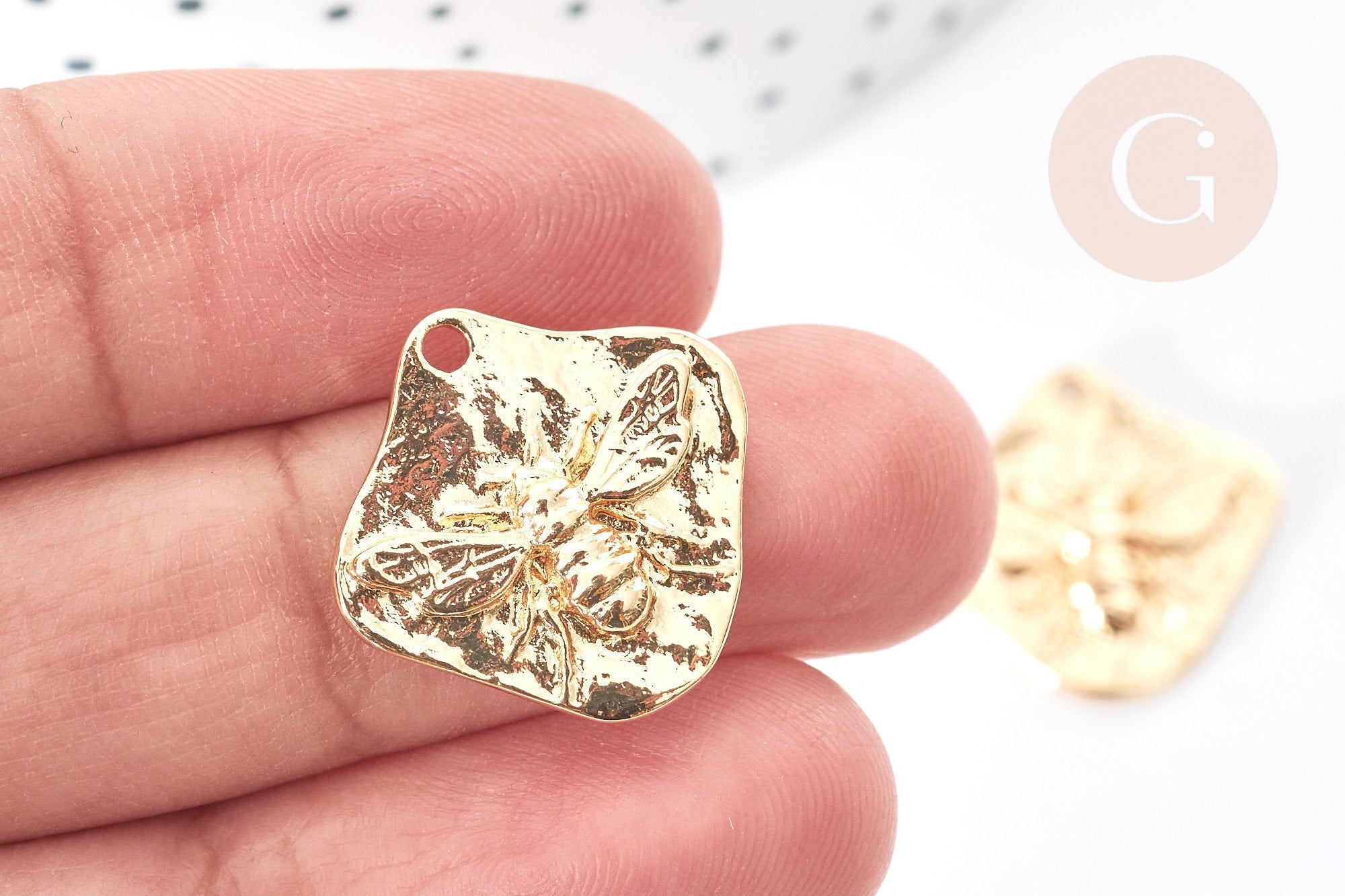 Gingerlily Pendentifs médaille abeille martelée doré 19,5mm