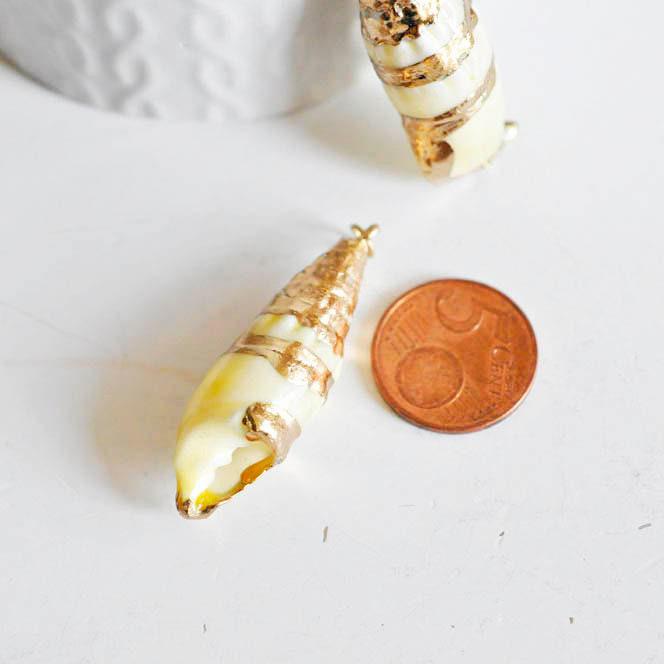 Gingerlily Perles G667 pendentif coquillage doré 40mm naturel
