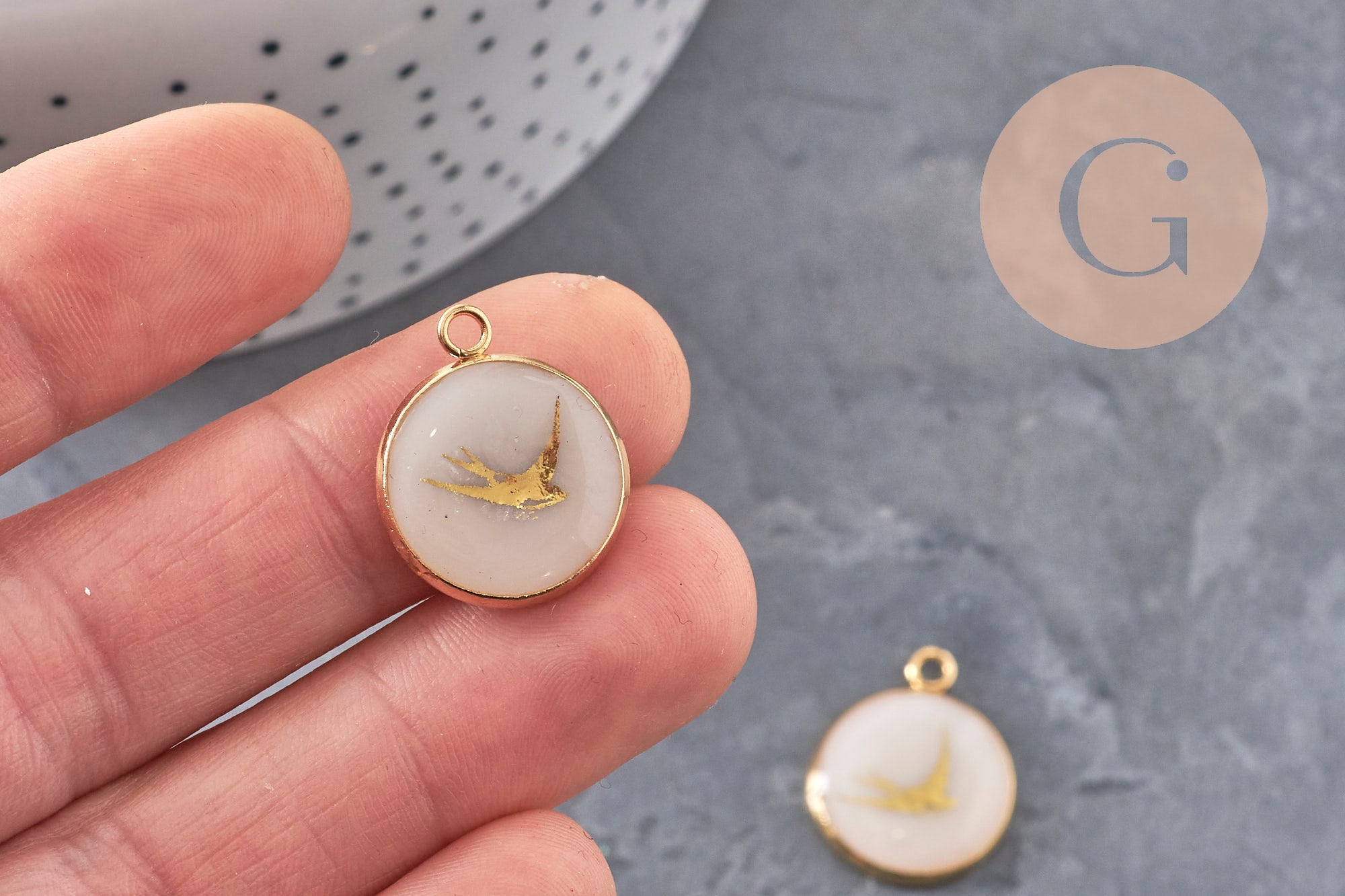 Gingerlily hirondelle pendentif rond acier doré 16mm x1