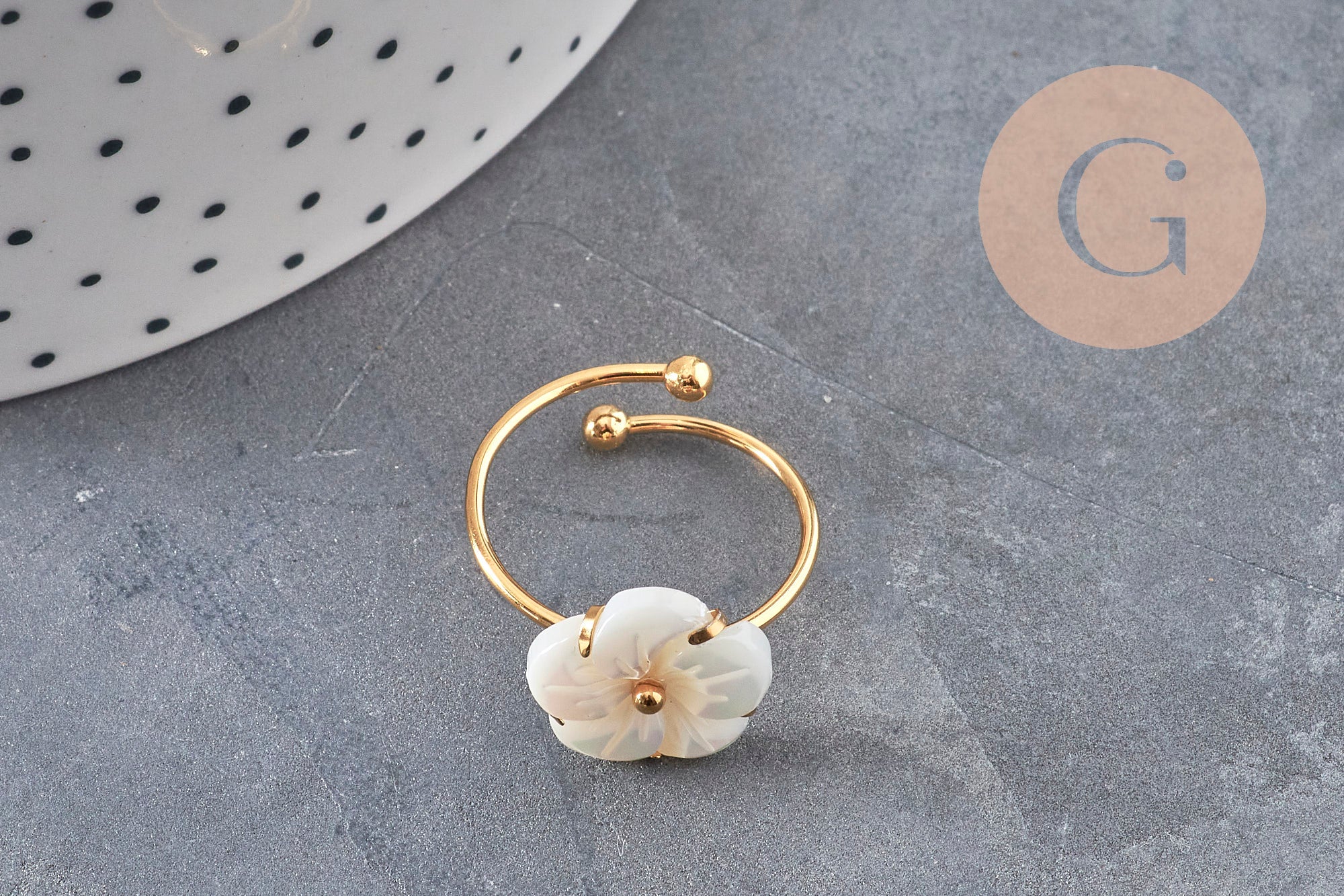 Gingerlily Apprêts G11077 bague fleur nacre doré réglable acier