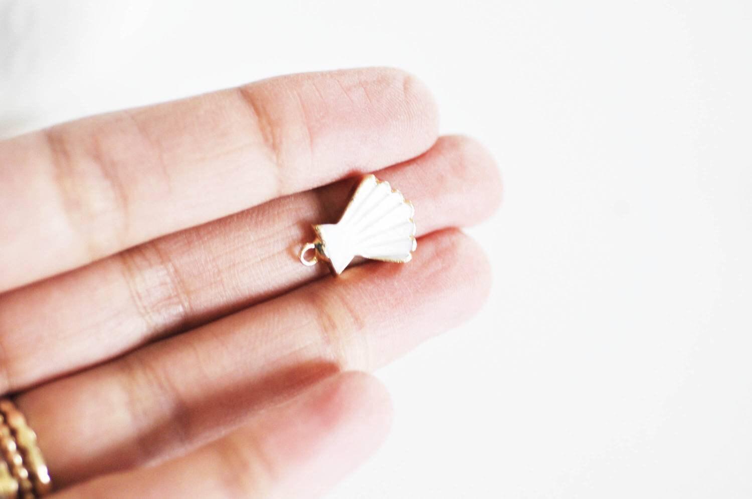 Gingerlily MARTINE pendentif coquillage nacre blanche doré 18mm
