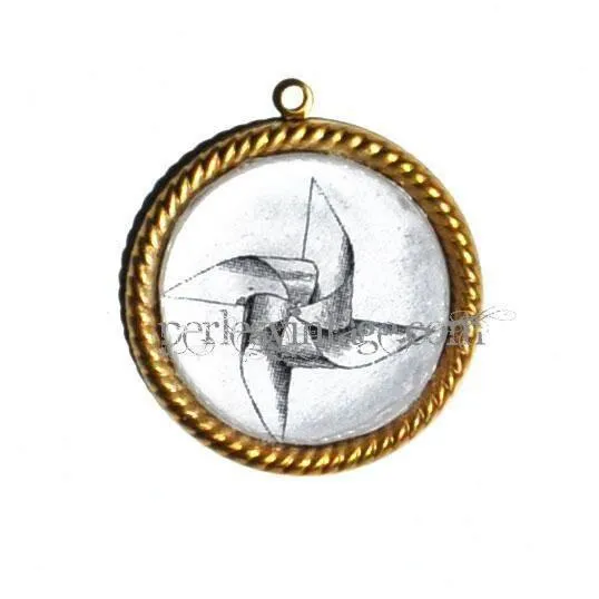 Gingerlily Pendentif éolienne laiton doré image noir blanc x1