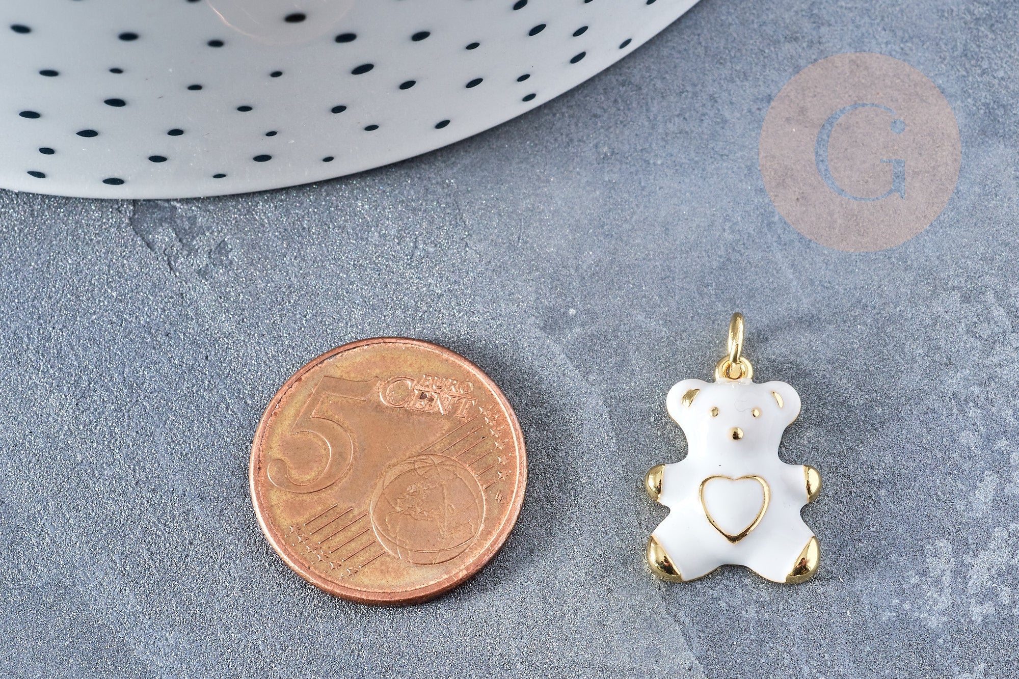 Gingerlily Pendentif ourson doré résine blanche 18mm x1
