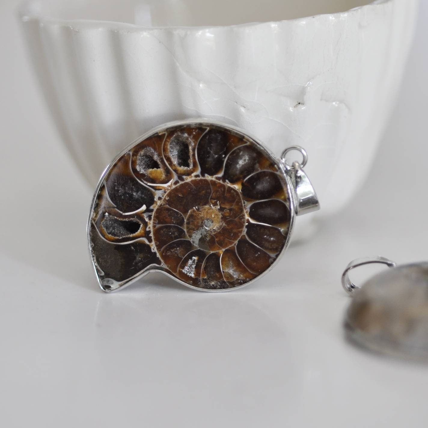 Gingerlily pendentif coquillage naturel marron fossile 45mm