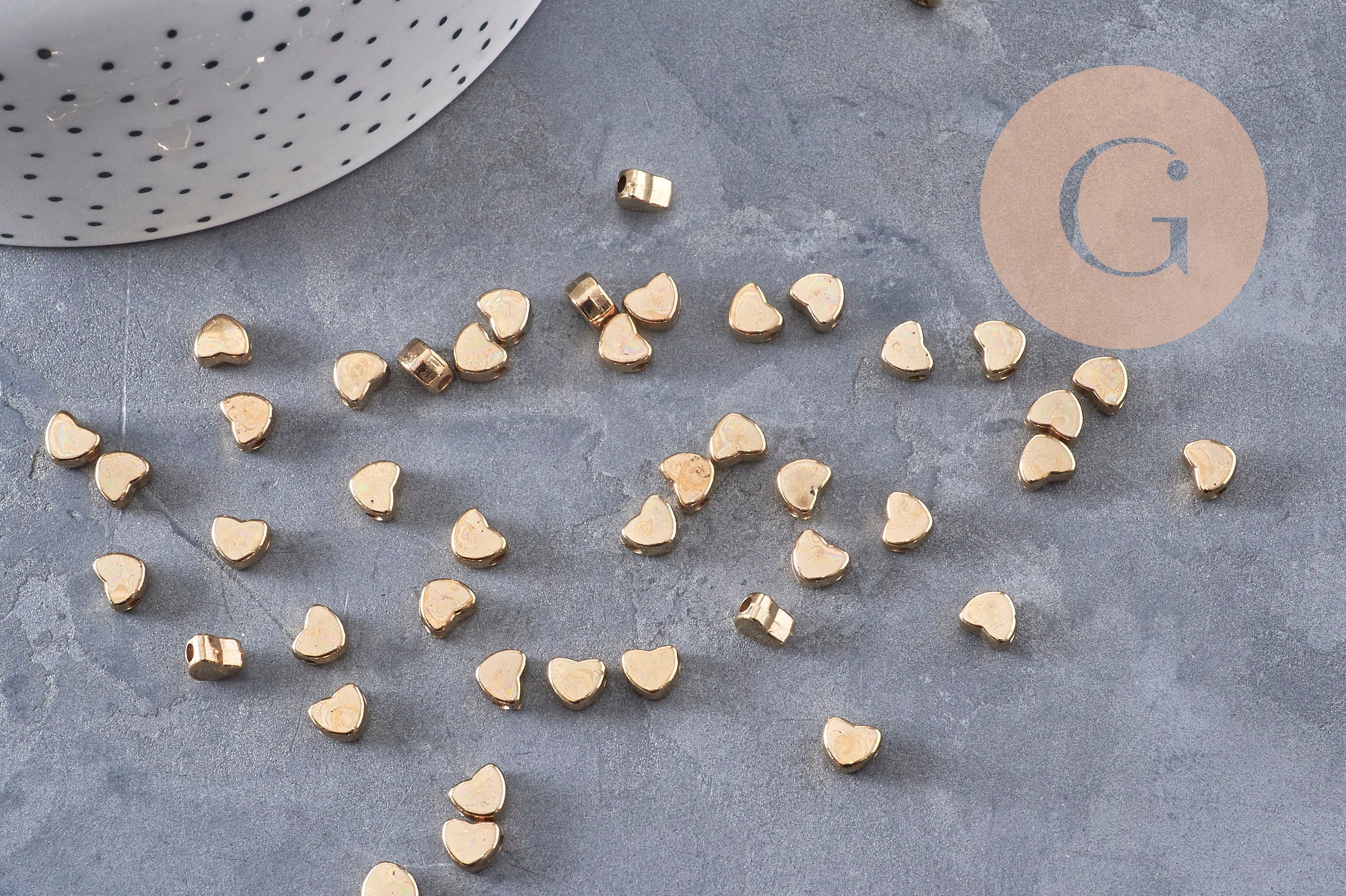 Gingerlily Perles coeur plastique doré 5,5mm 10g