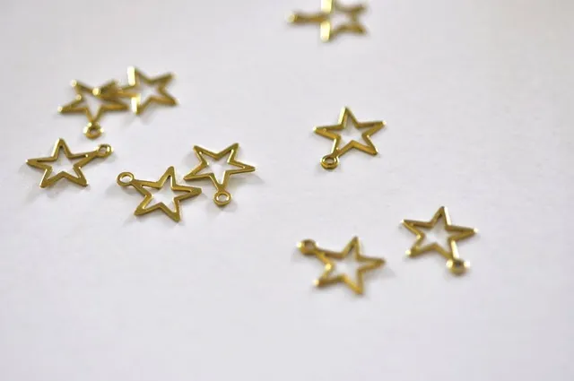 Gingerlily Pendentifs G1371 lot 50 breloques étoile laiton brut 12mm