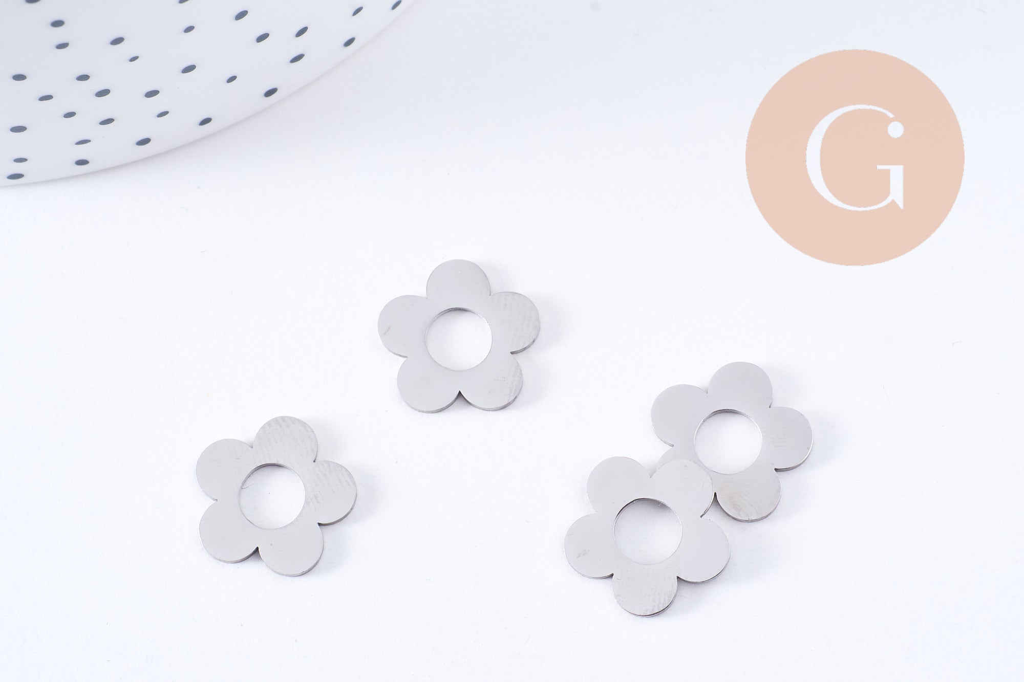 Gingerlily Pendentif fleur acier platine percé 16mm x1