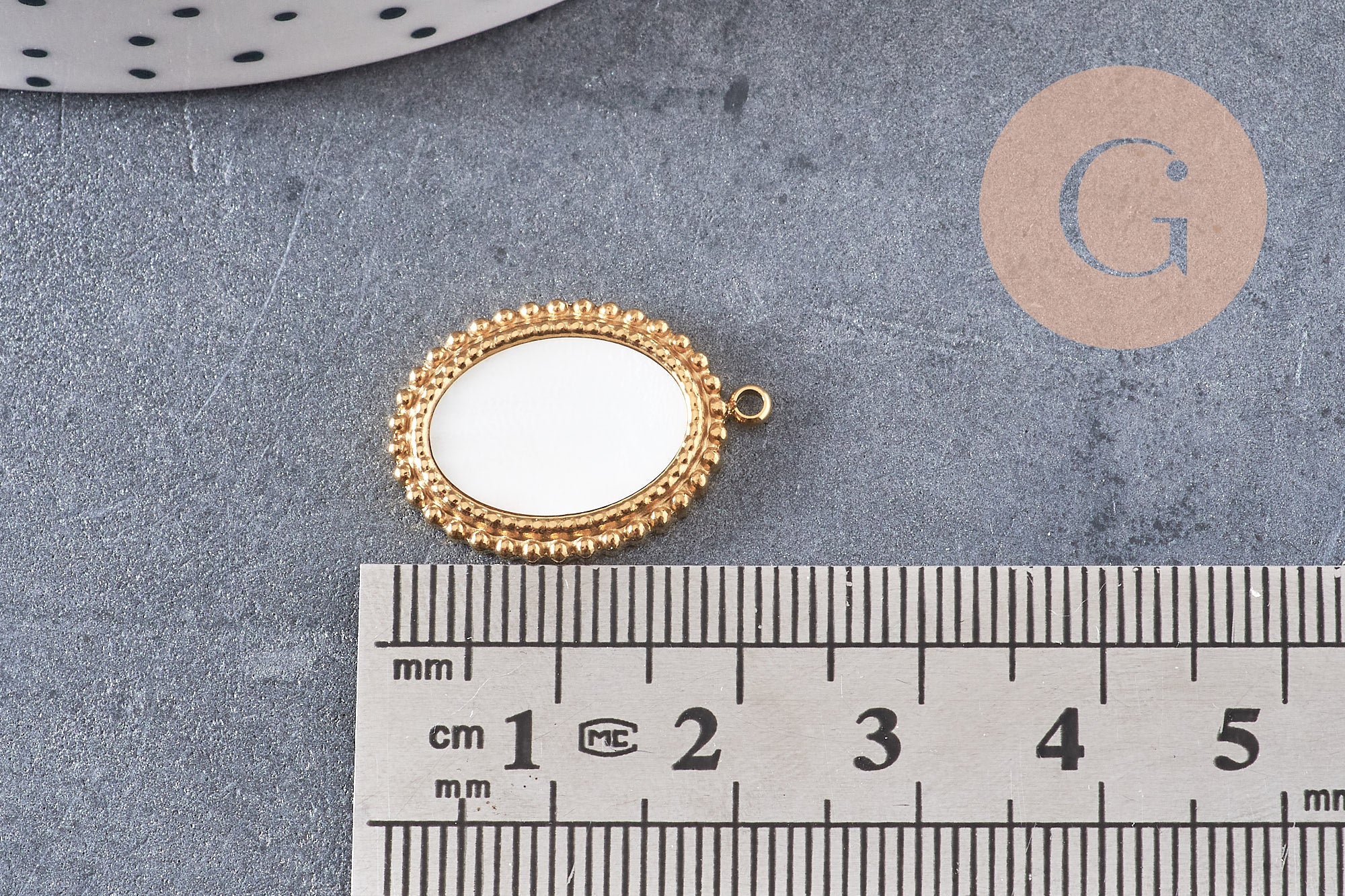 Gingerlily Pendentif médaille ovale nacre acier doré 21mm G10752